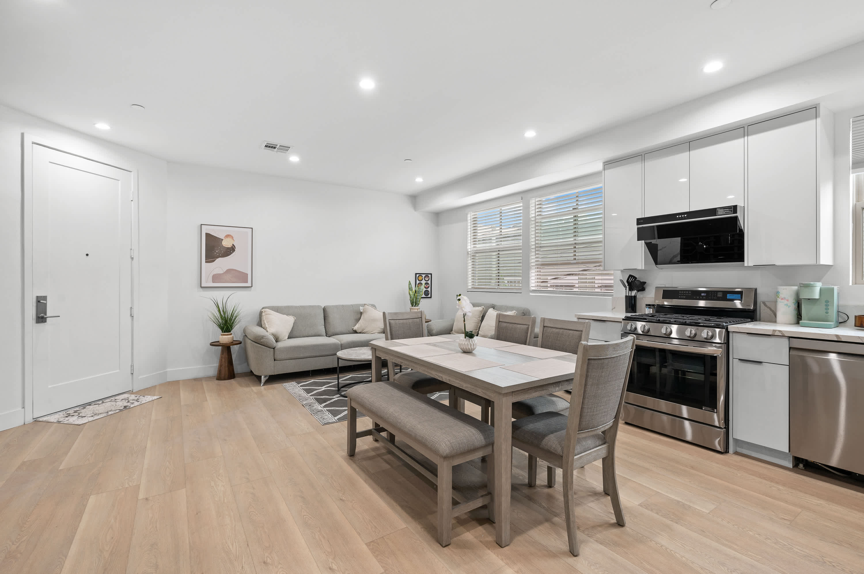 Not affected by the fire/Modern Spacious Home with Parking & Fully Equipped Kitchen #3