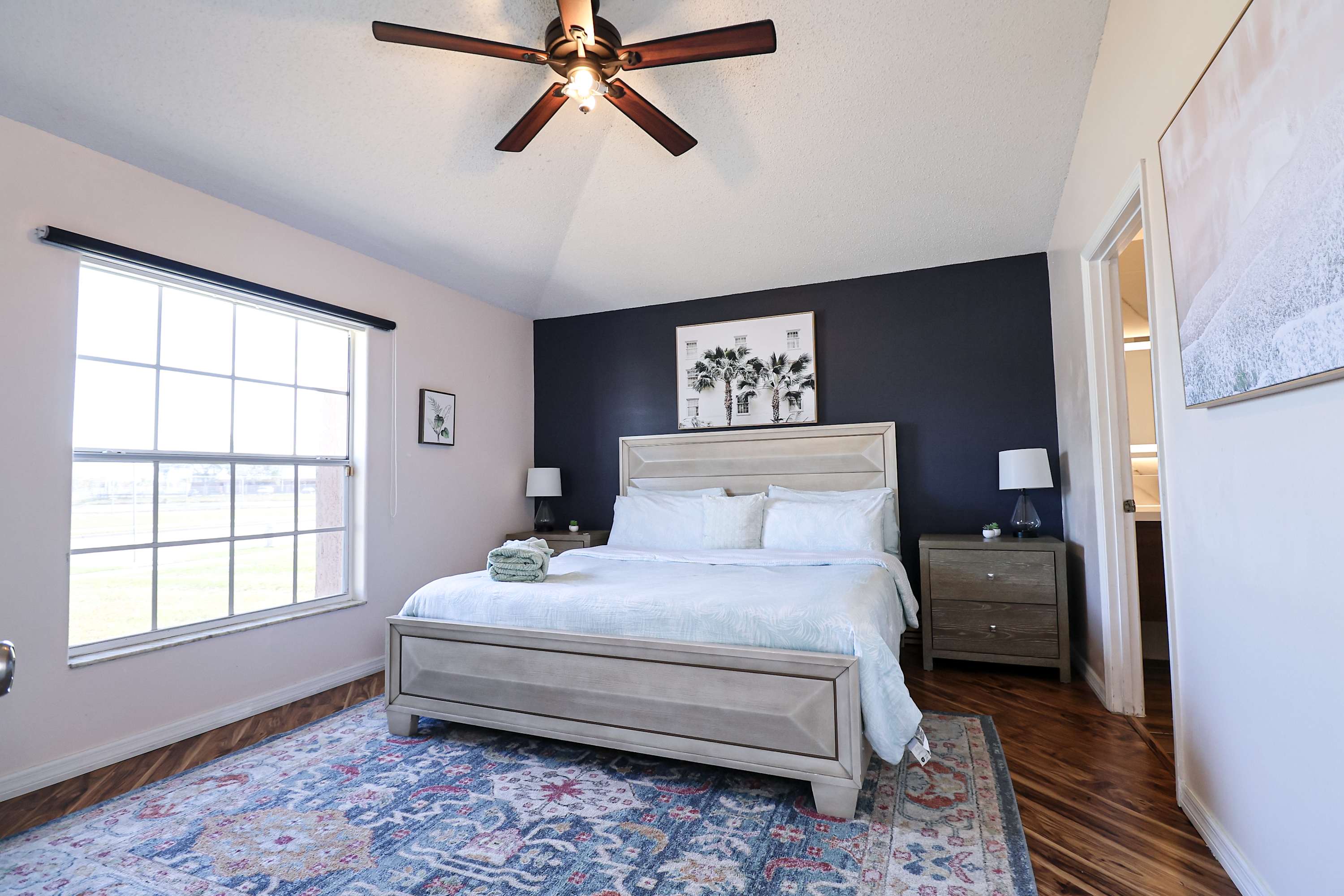 New APT 15Min Drive DisnyAirport&Parks KngBed Pets