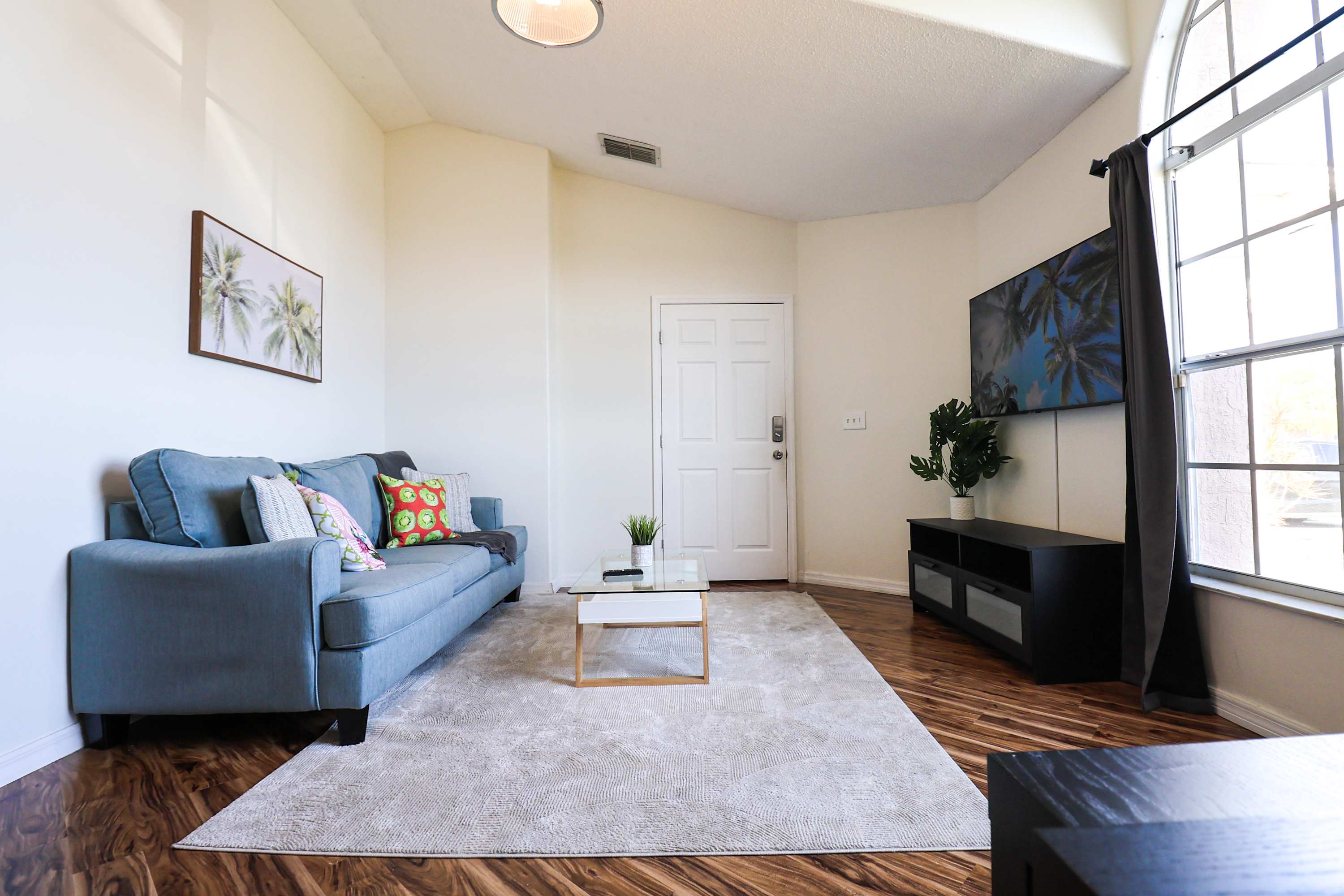 New APT 15Min Drive DisnyAirport&Parks KngBed Pets