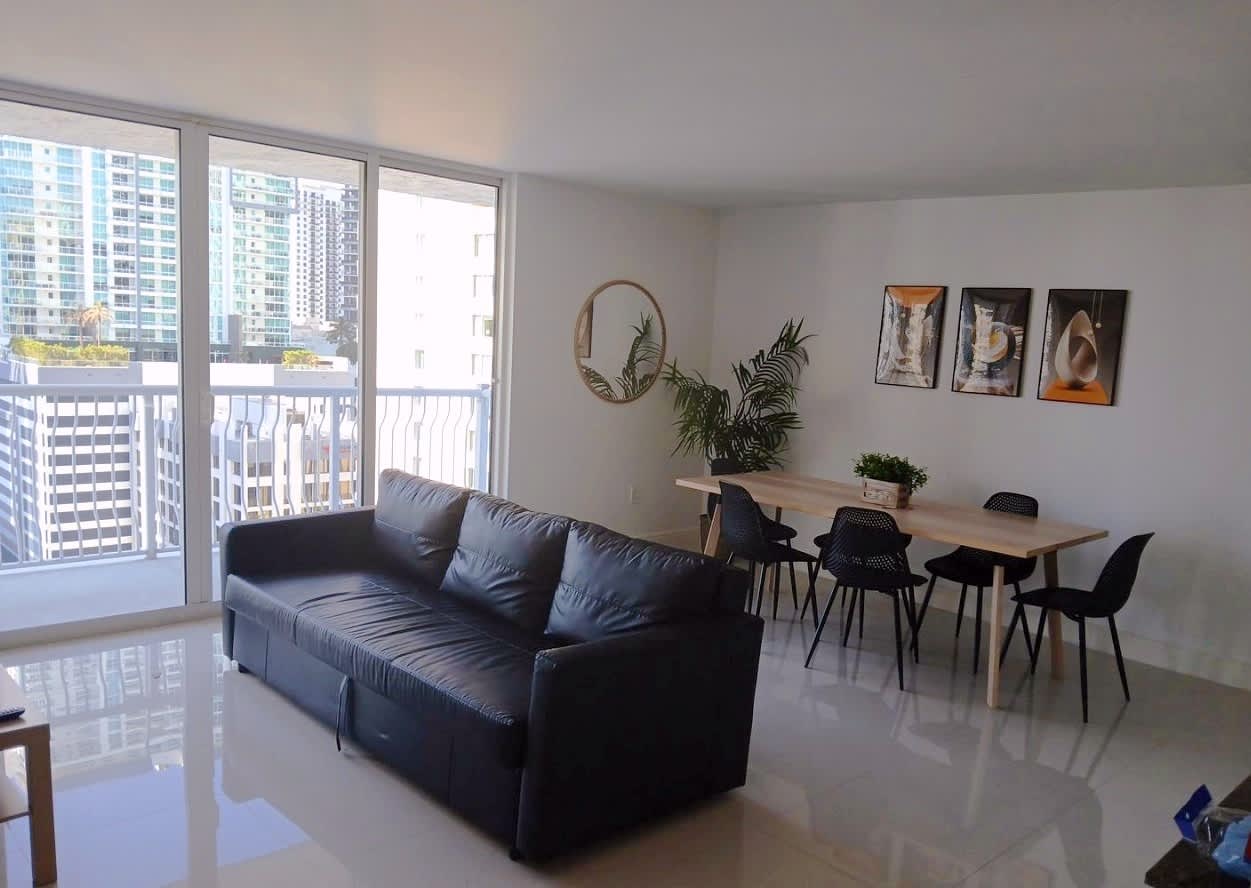 Modern Brickell Condo with Prime City Views - Foto 1