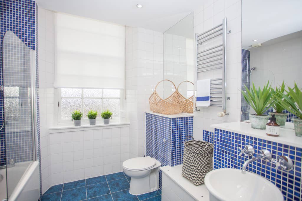 Spacious Period Property in Glasgow in 10 Lynedoch Place G3 6AB - Property image 18 - VivreStays