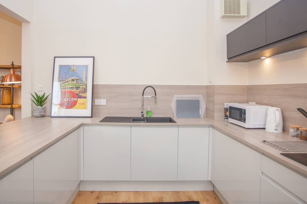 Spacious Period Property in Glasgow in 10 Lynedoch Place G3 6AB - Property image 9 - VivreStays