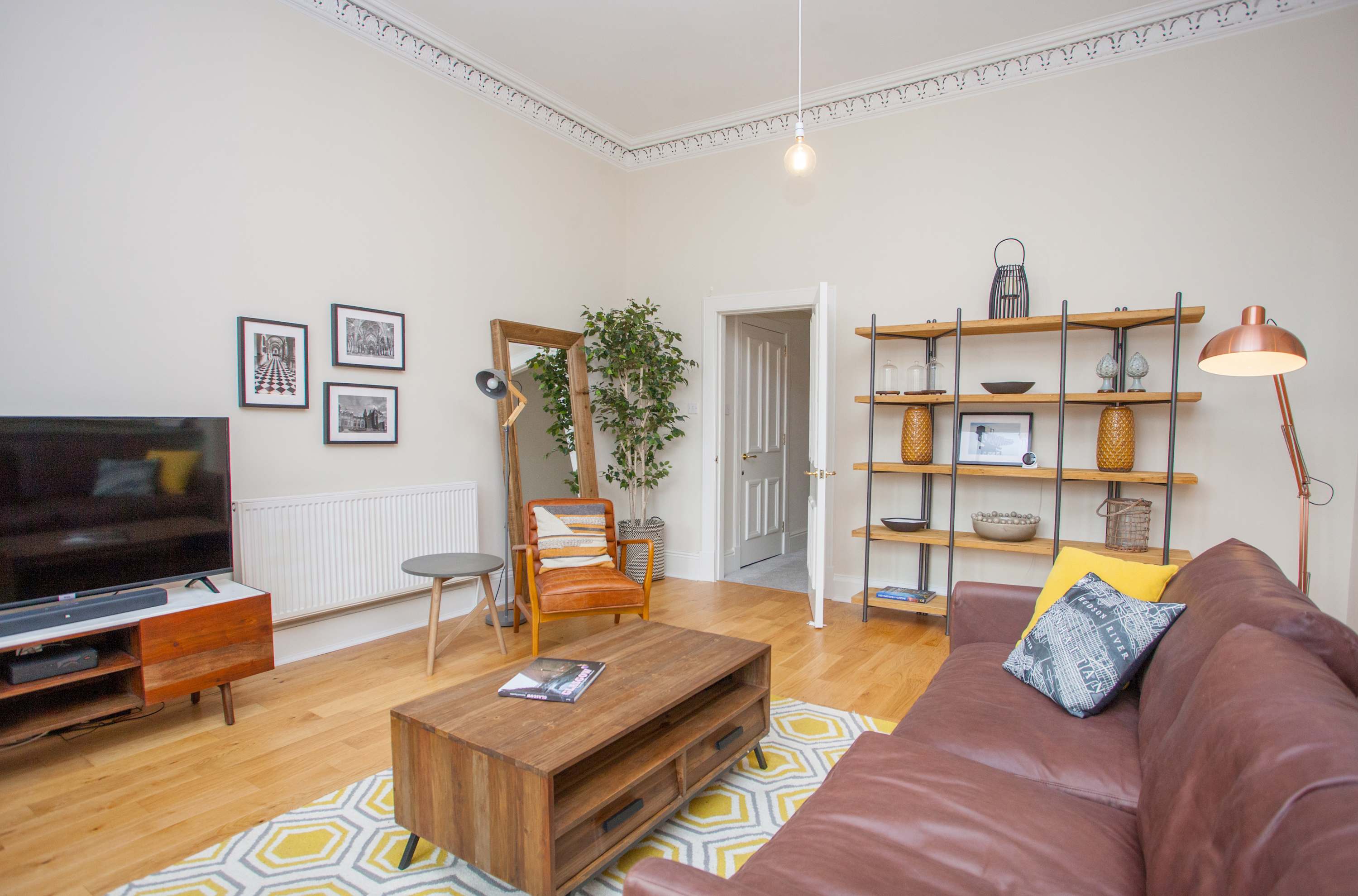 Spacious Period Property in Glasgow in 10 Lynedoch Place G3 6AB - Property image 10 - VivreStays