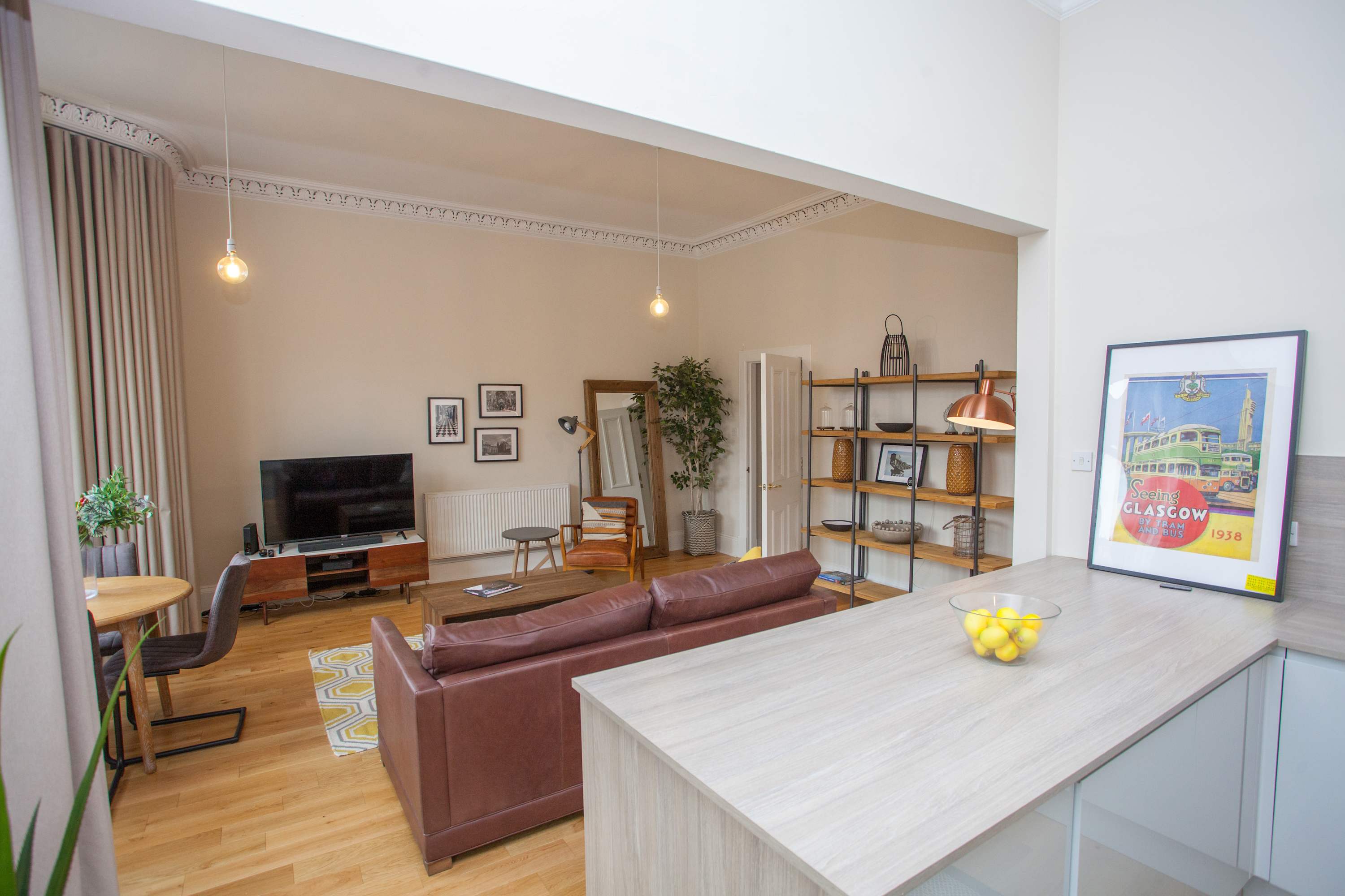 Spacious Period Property in Glasgow in 10 Lynedoch Place G3 6AB - Property image 3 - VivreStays