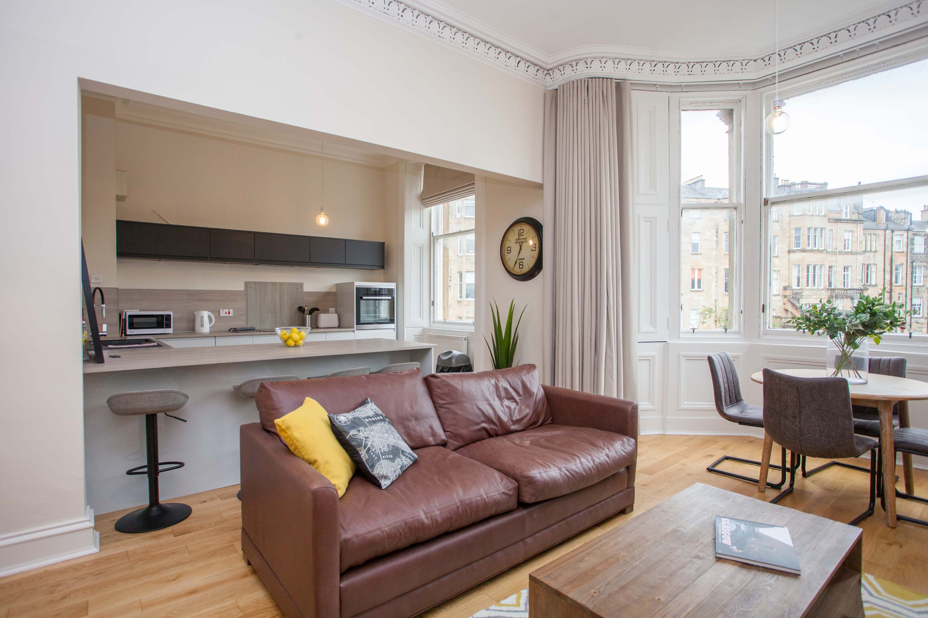 Spacious Period Property in Glasgow in 10 Lynedoch Place G3 6AB - Property image 12 - VivreStays
