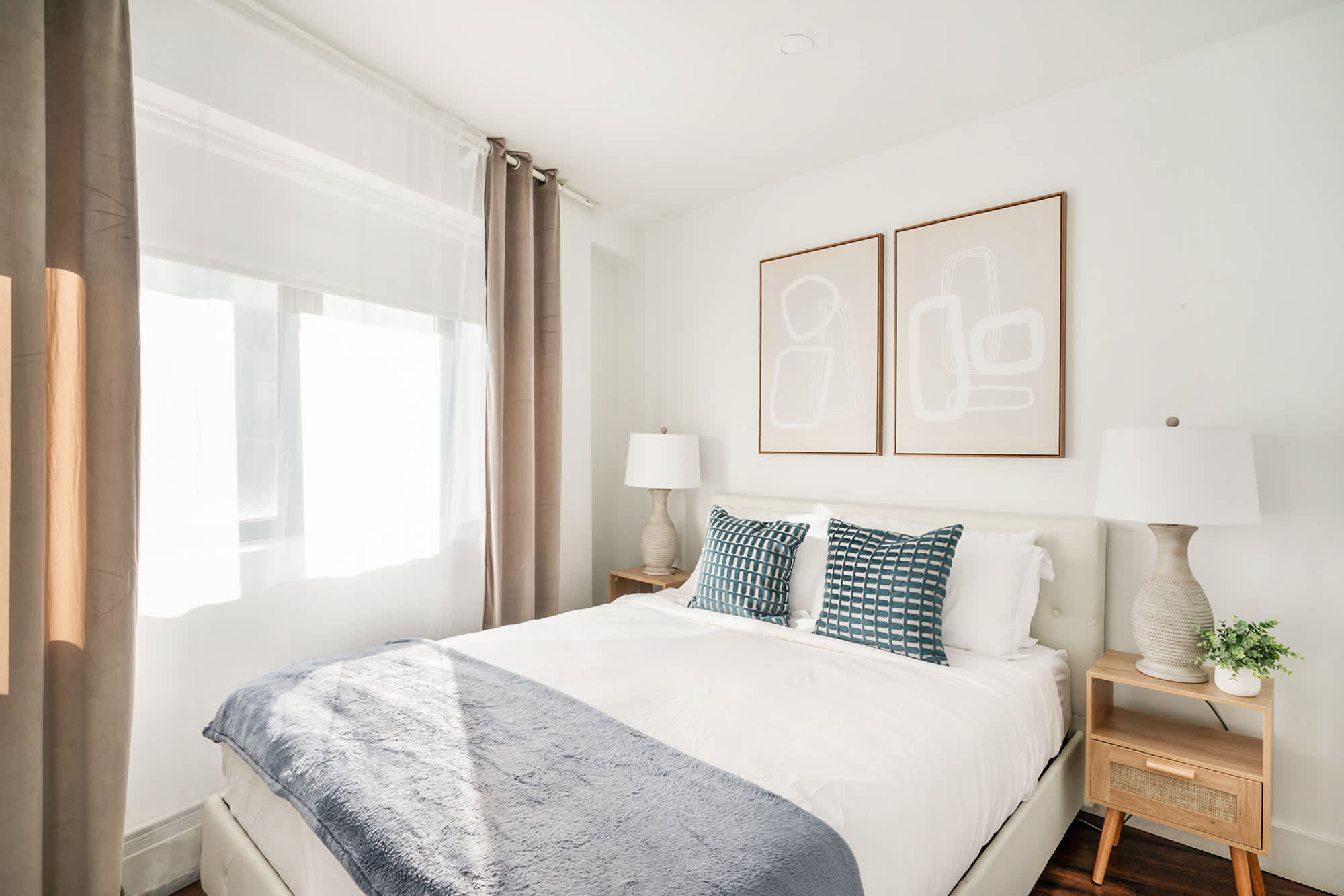 809-5A Gorgeous New 1BR Heart of Midtown 3