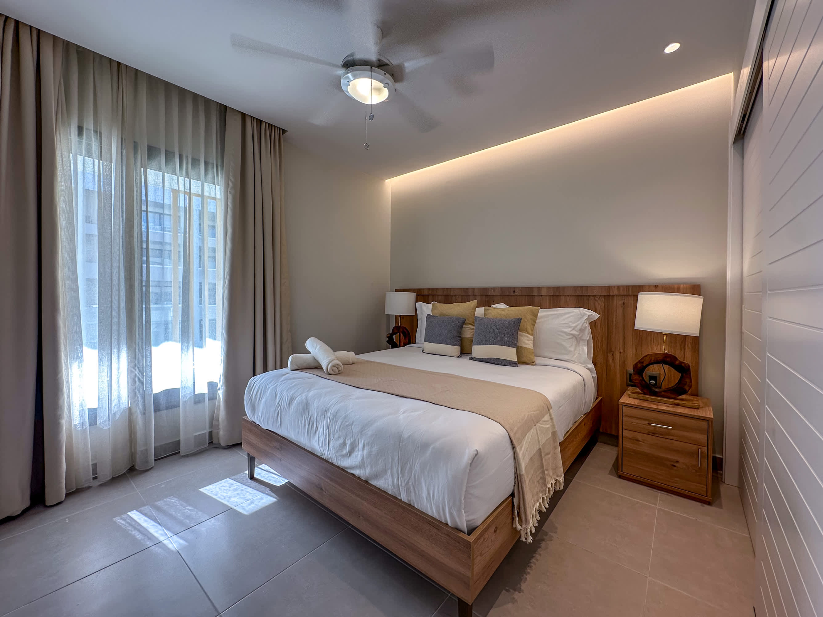 Gorgeous New Beach Apartment, steps from beach