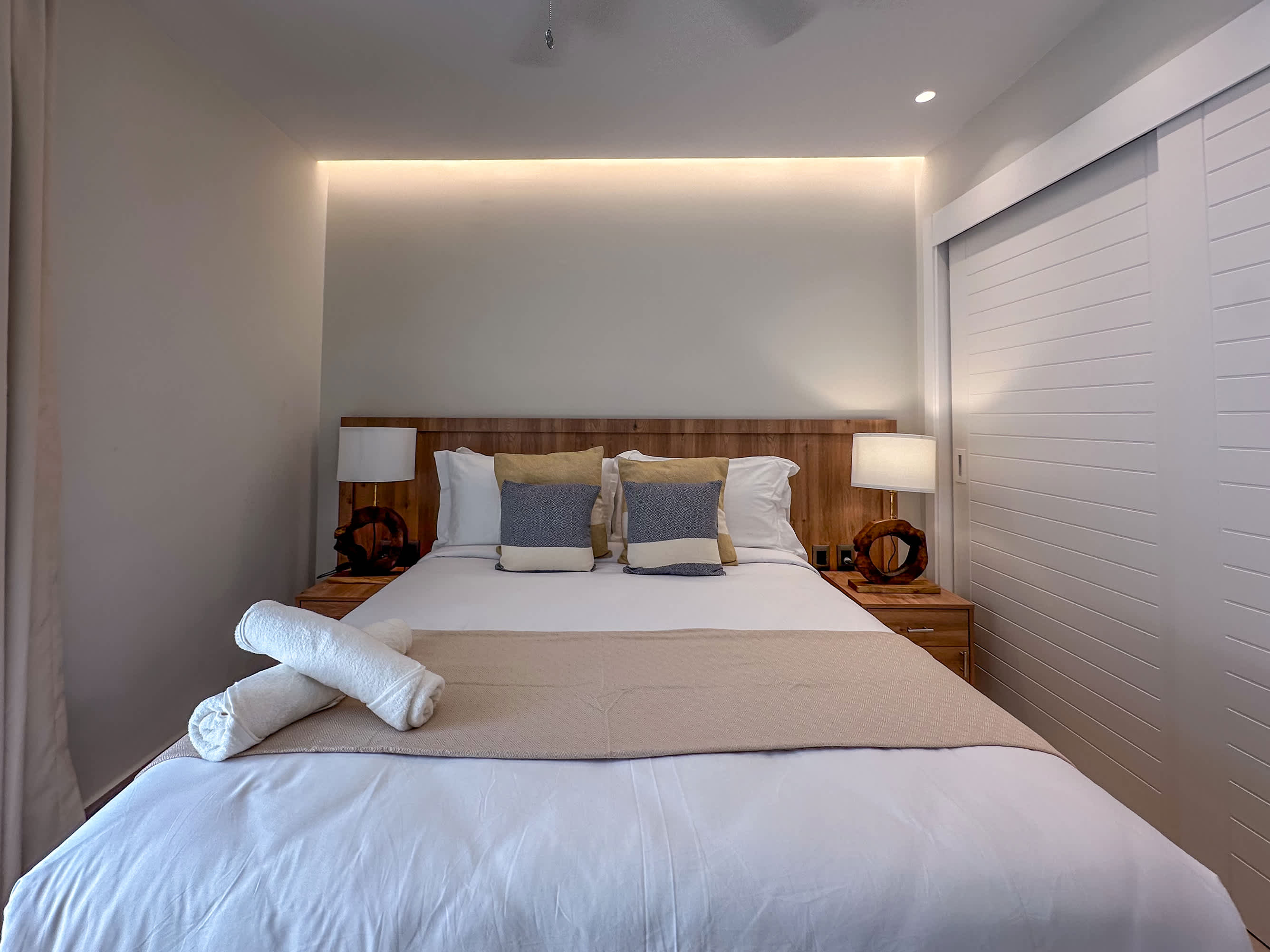 Gorgeous New Beach Apartment, steps from beach