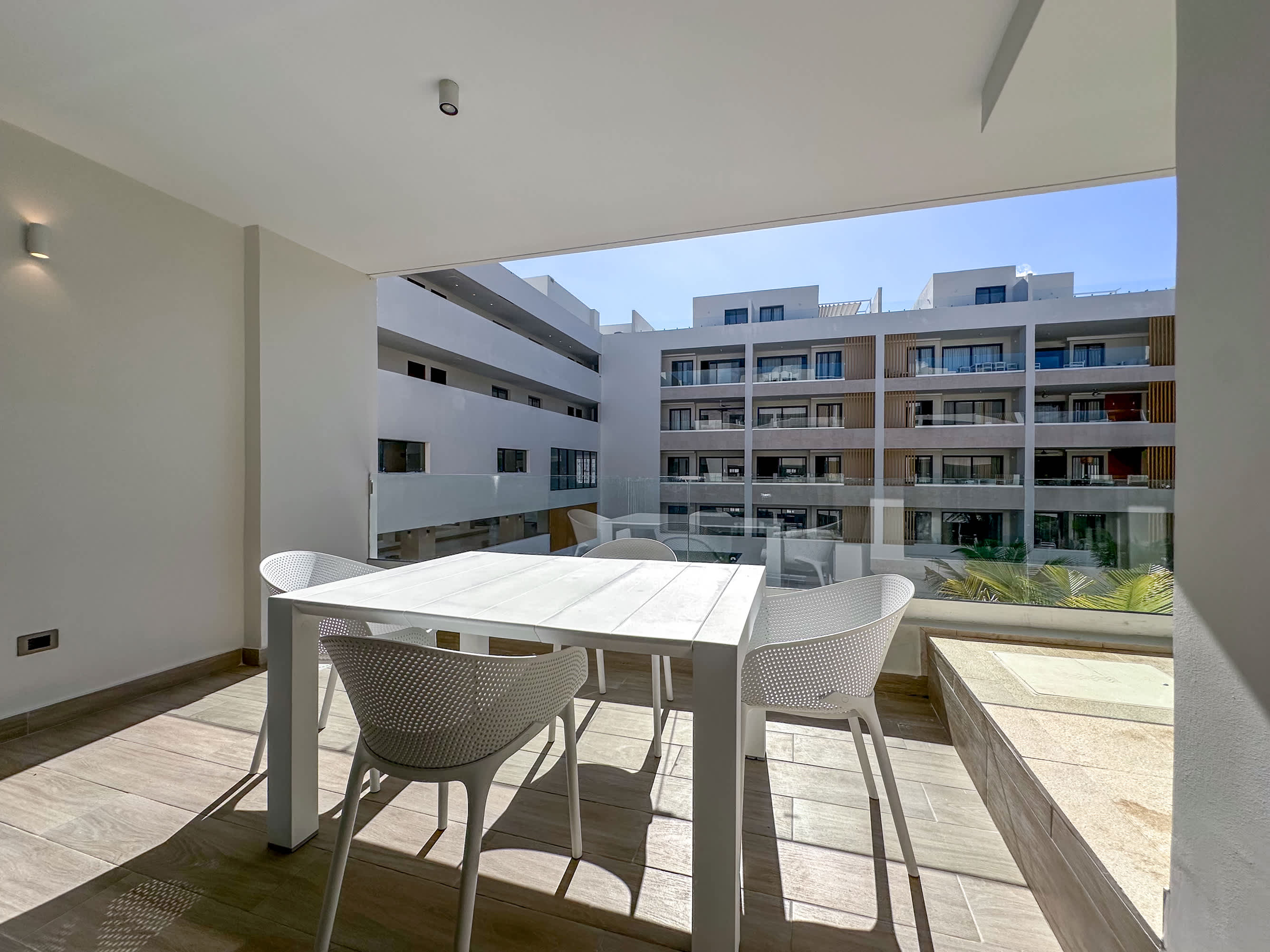 Gorgeous New Beach Apartment, steps from beach