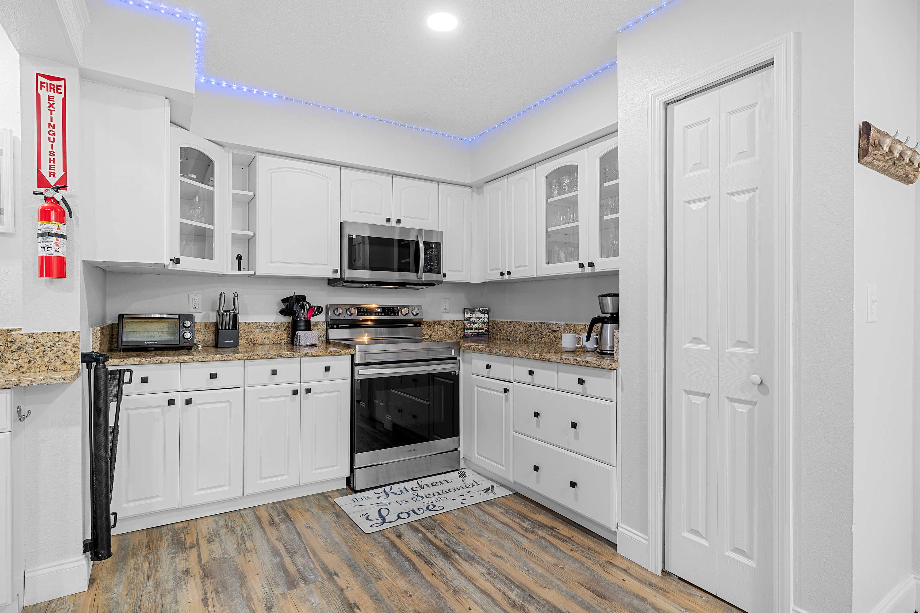 6mi to Beach, Villa w/Private Pool, Firepit