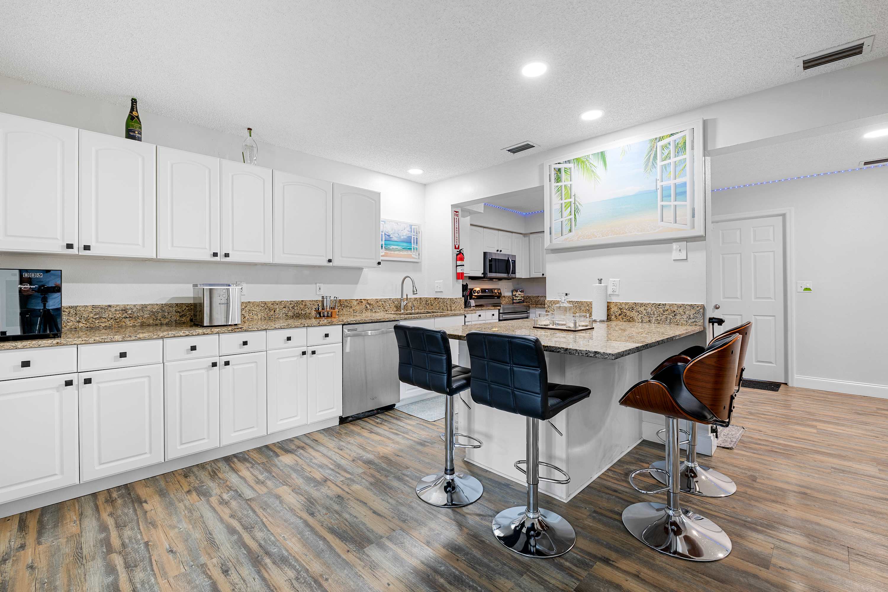 6mi to Beach, Villa w/Private Pool, Firepit