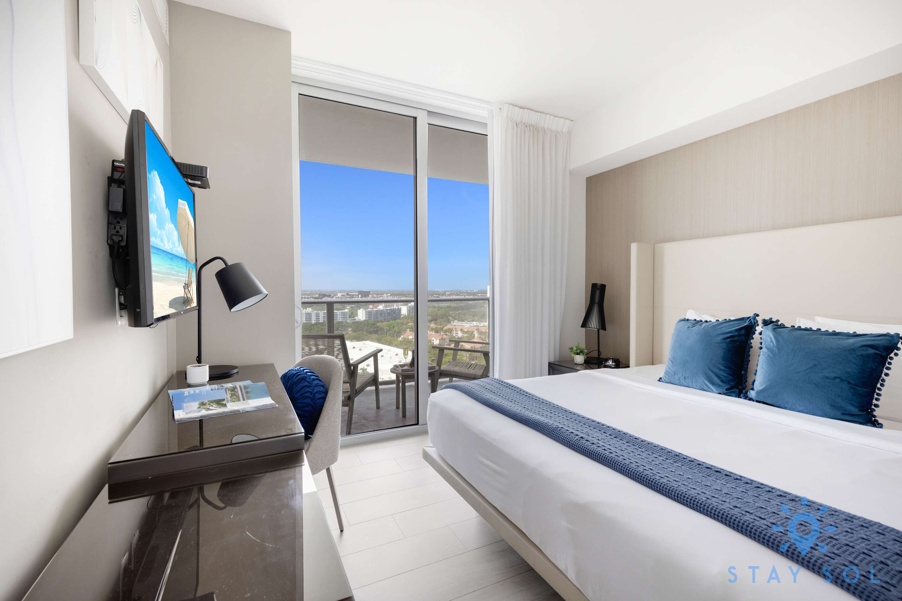 Luxury 1Br -Front Intracoastal | Balcony+ Pools