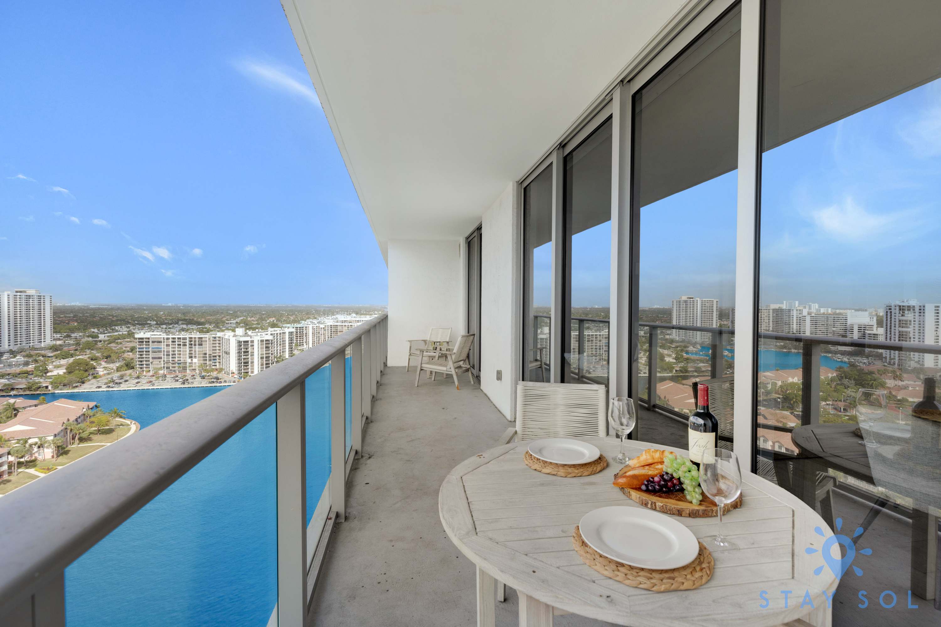 Beautiful 1BR High-Rise | Sunset Views