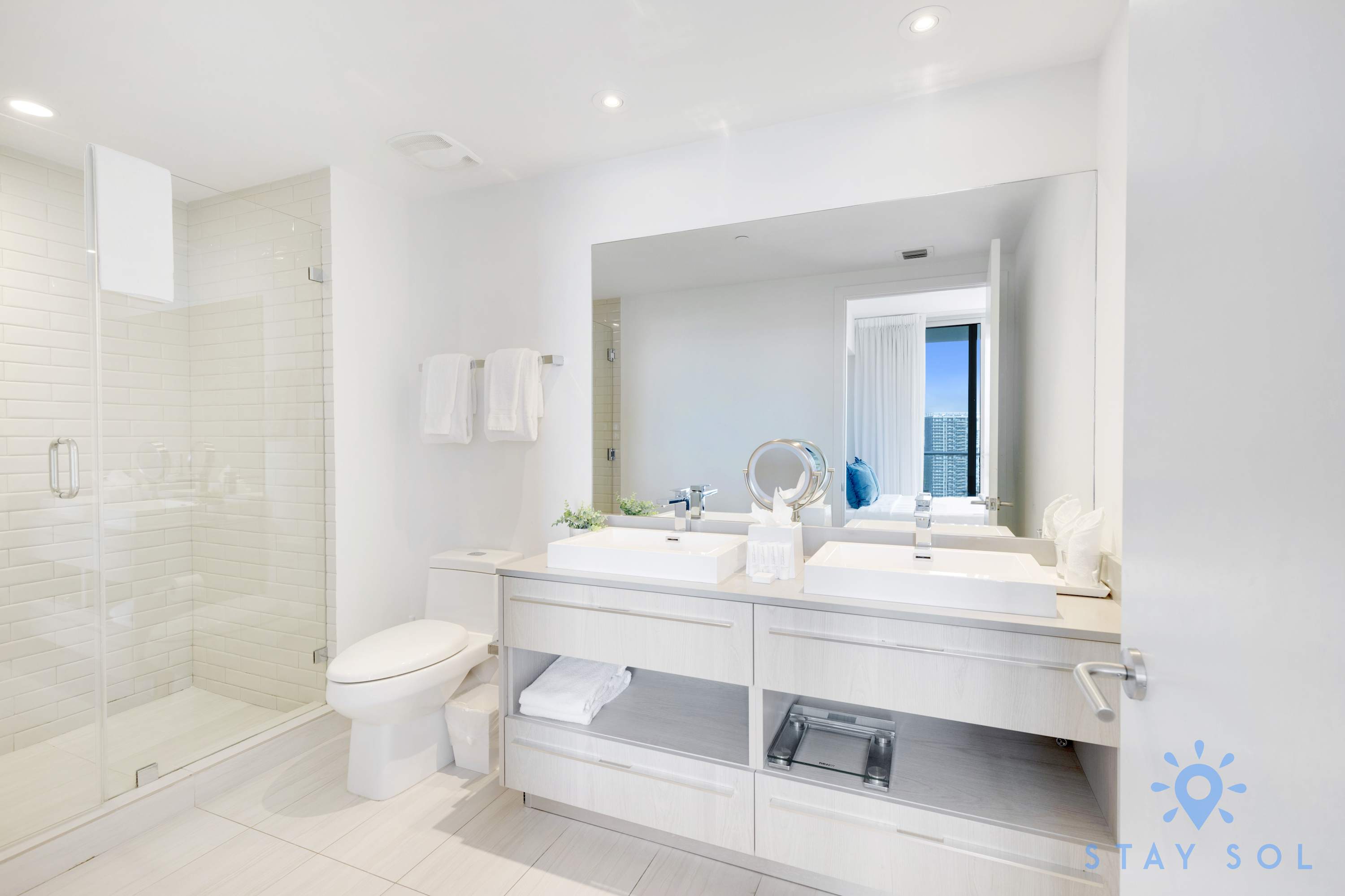 Beautiful 1BR High-Rise | Sunset Views