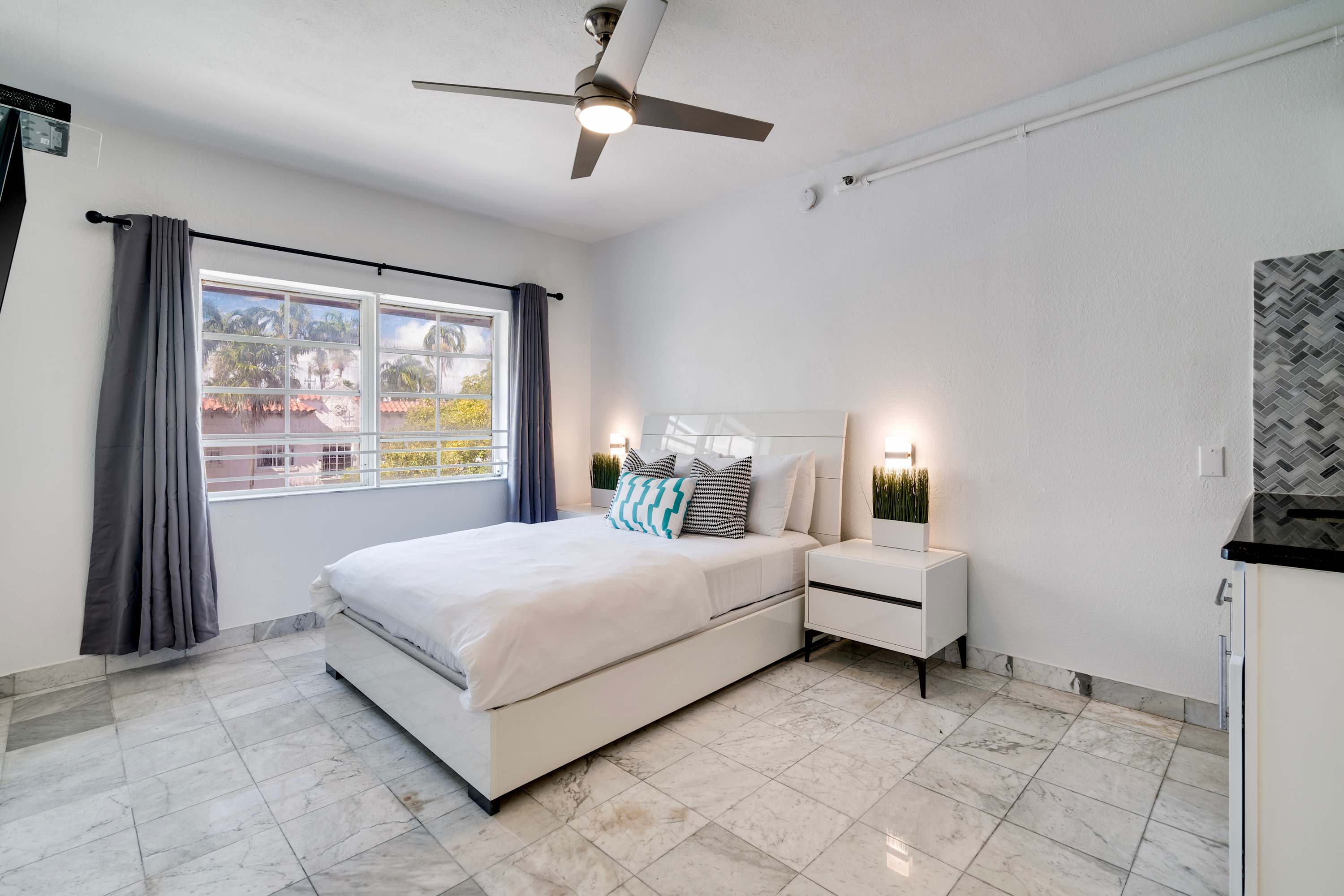 Best location by the Beach ! Free WiFi - TV - All amenities — Miami Beach, FL — vacation rental