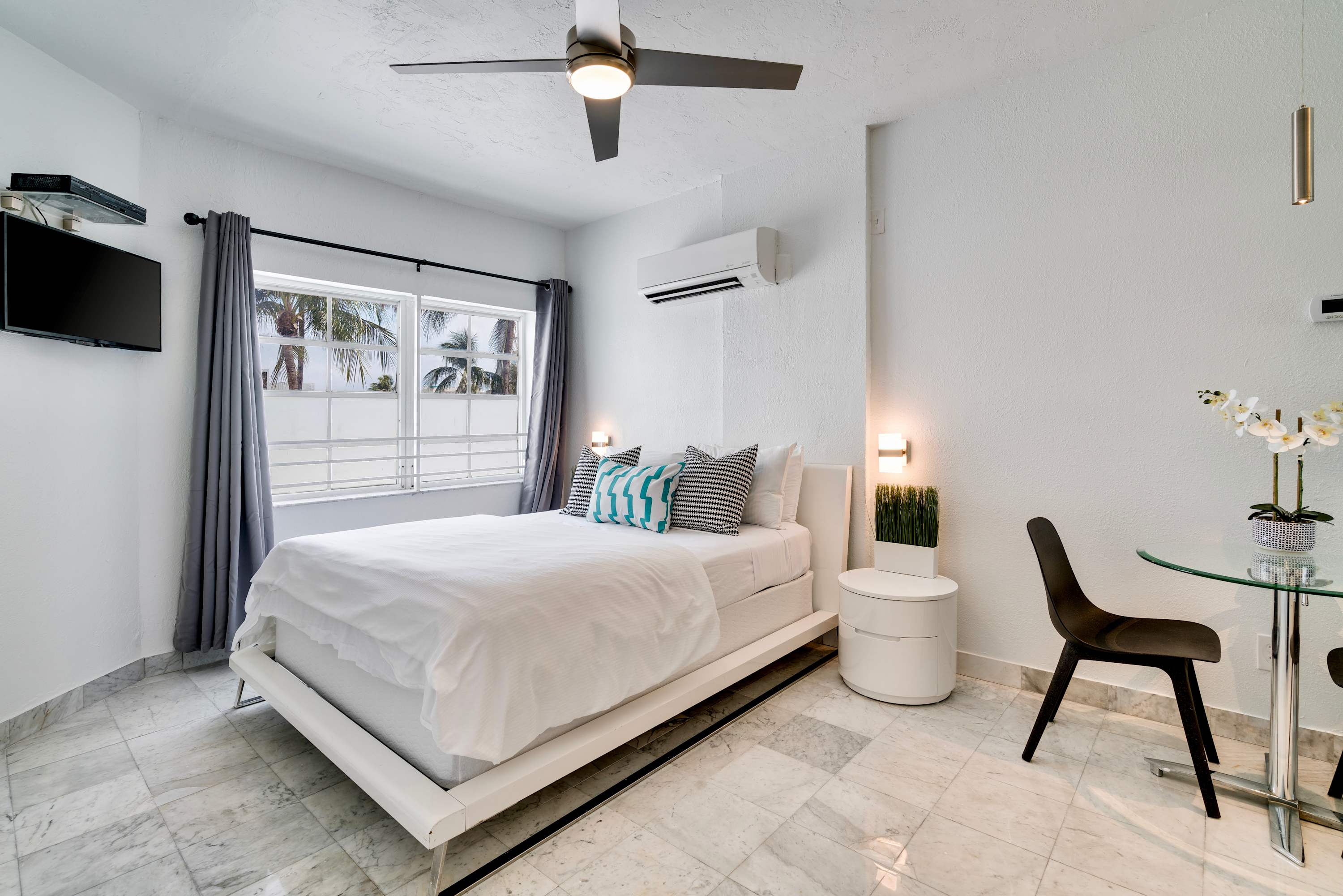 Best location by the Beach ! Free WiFi - TV - All amenities — Miami Beach, FL — vacation rental