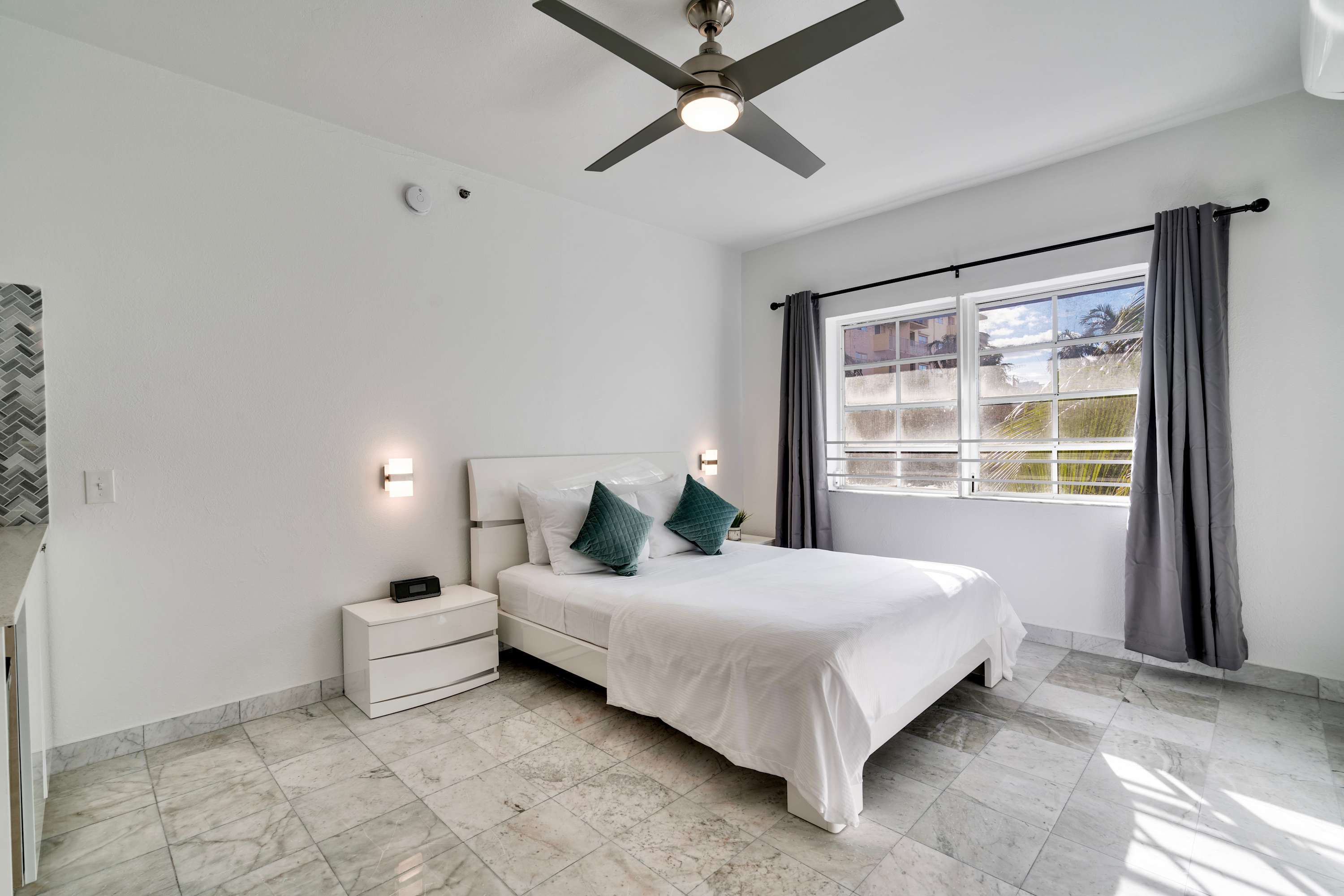 Best location by the Beach ! Free WiFi - TV - All amenities — Miami Beach, FL — vacation rental