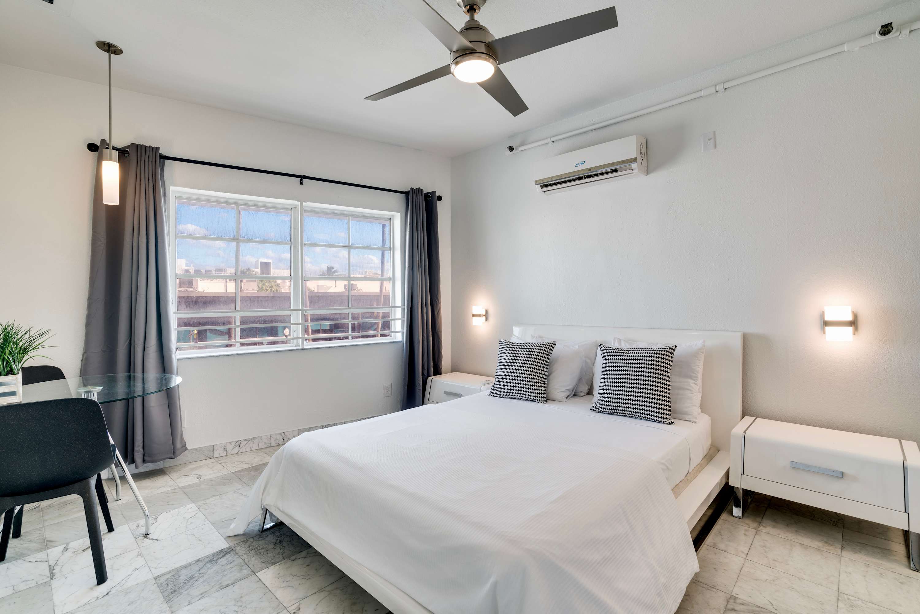 Best location by the Beach ! Free WiFi - TV - All amenities — Miami Beach, FL — vacation rental