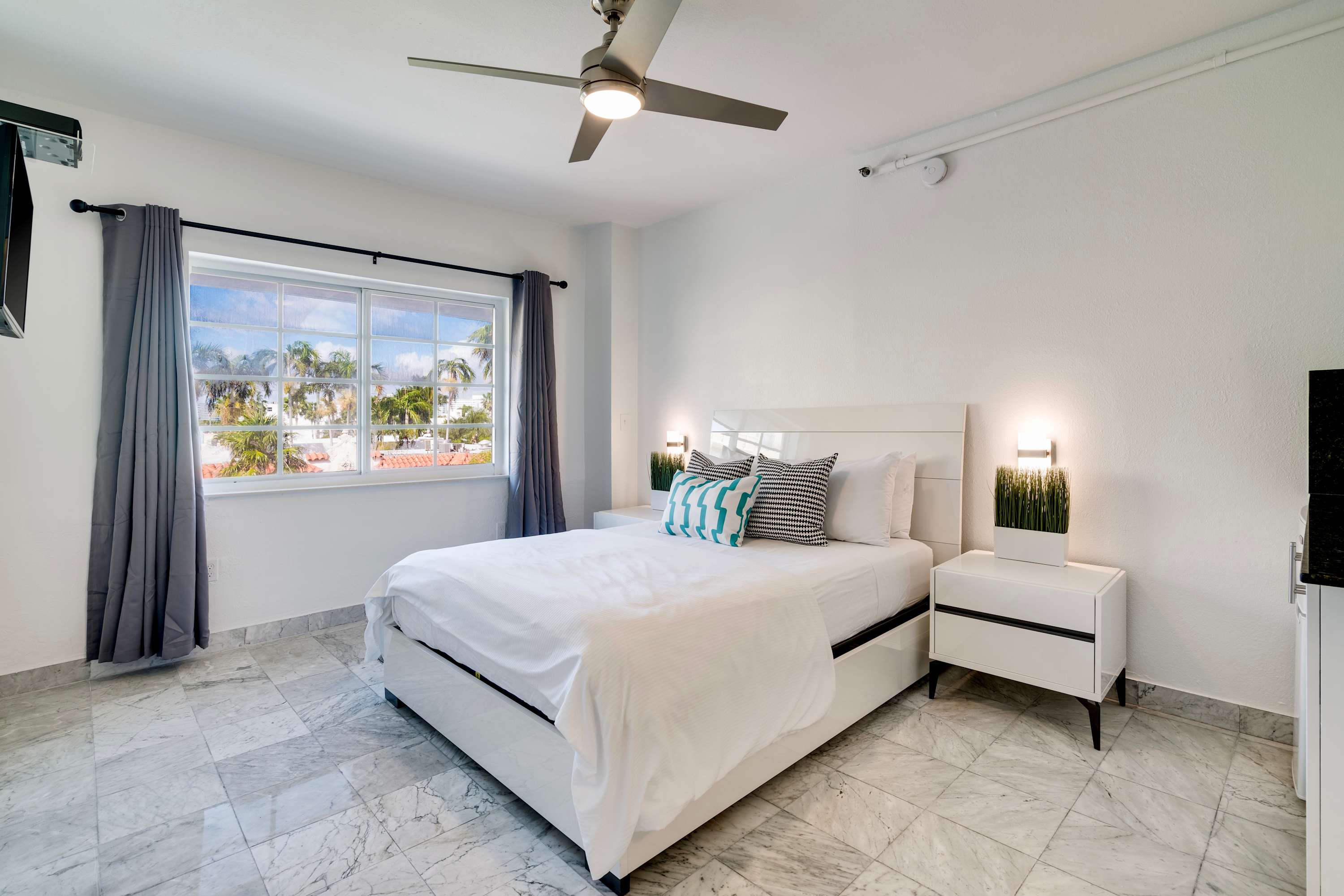 Best location by the Beach ! Free WiFi - TV - All amenities — Miami Beach, FL — vacation rental
