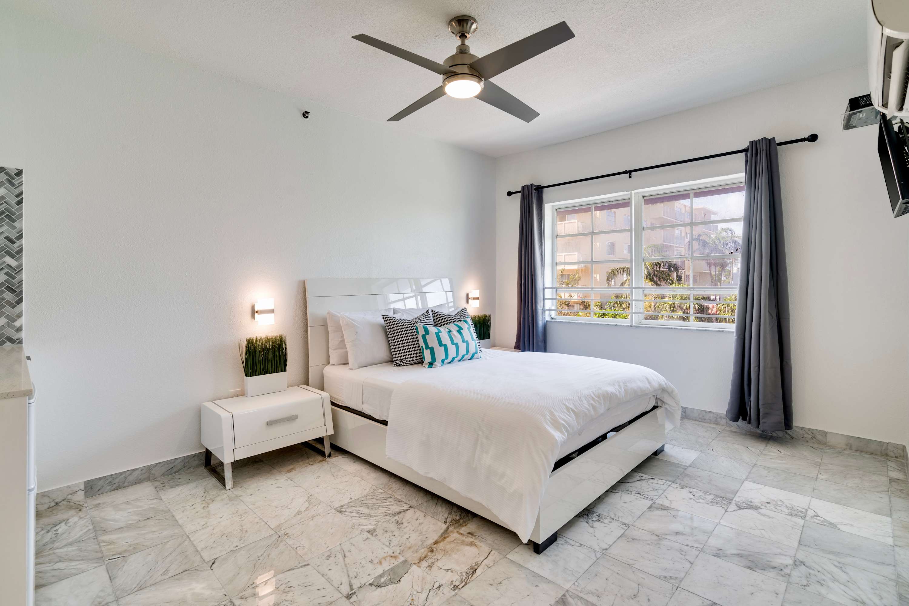 Best location by the Beach ! Free WiFi - TV - All amenities — Miami Beach, FL — vacation rental
