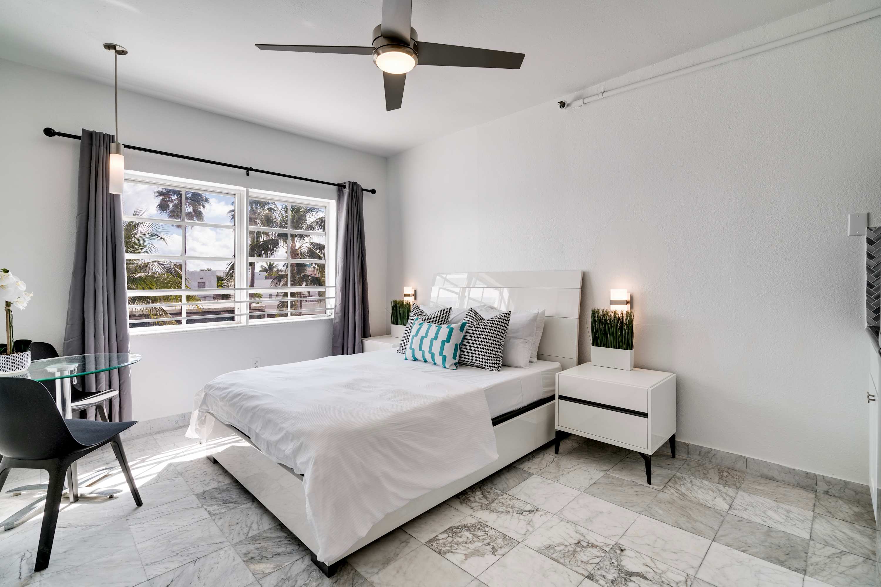 Best location by the Beach ! Free WiFi - TV - All amenities — Miami Beach, FL — vacation rental
