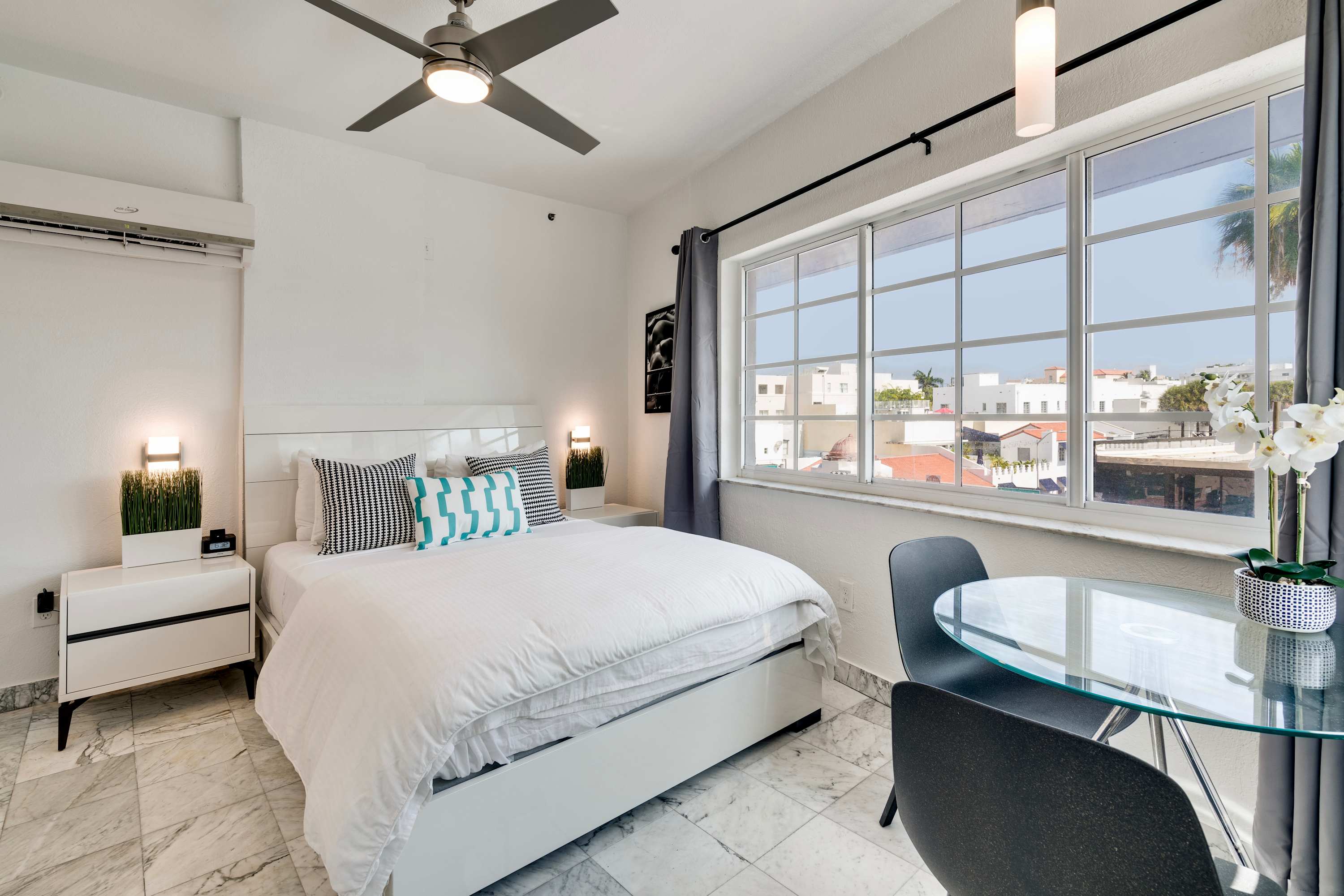 Best location by the Beach ! Free WiFi - TV - All amenities — Miami Beach, FL — vacation rental