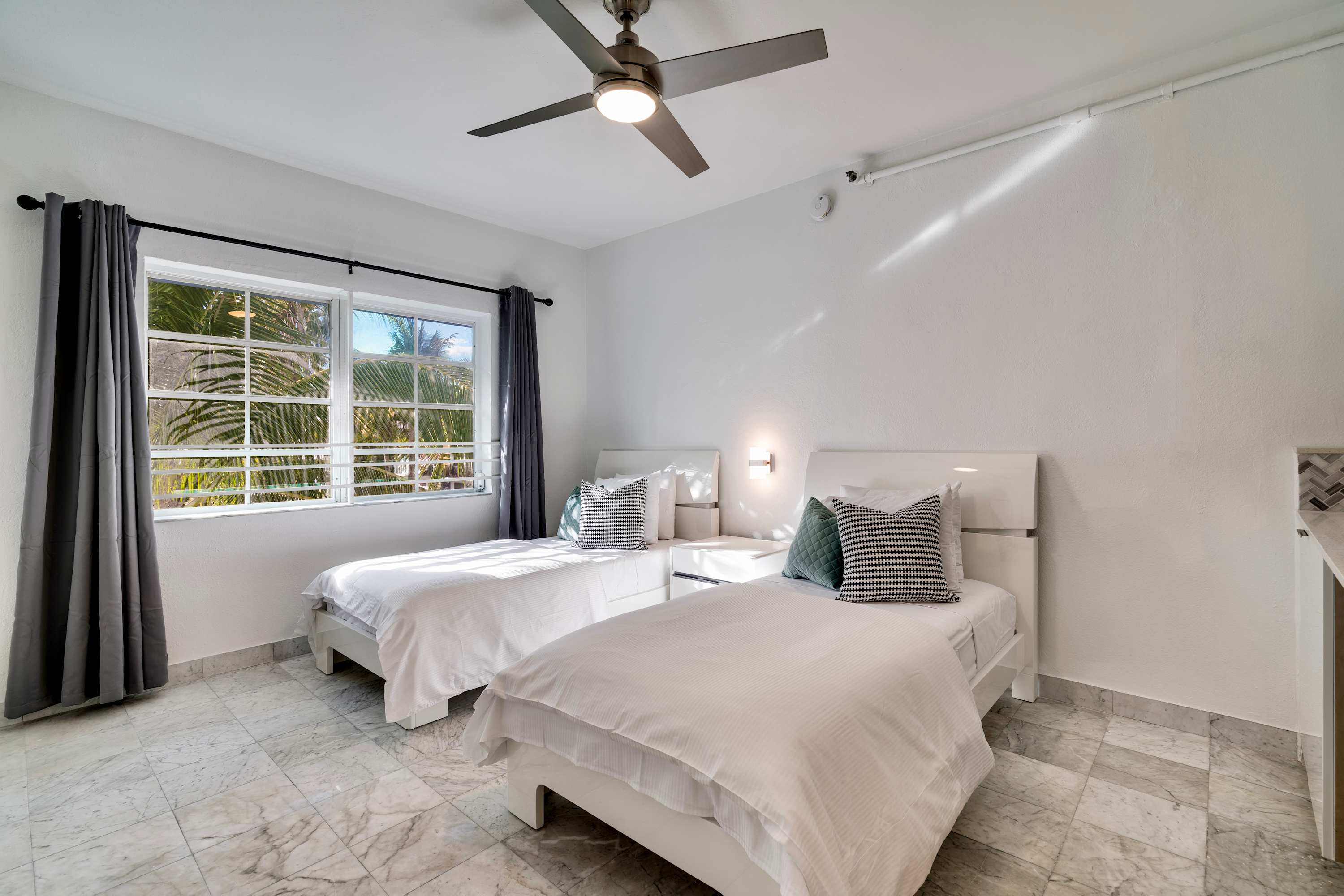 Best location by the Beach ! Free WiFi - TV - All amenities — Miami Beach, FL — vacation rental