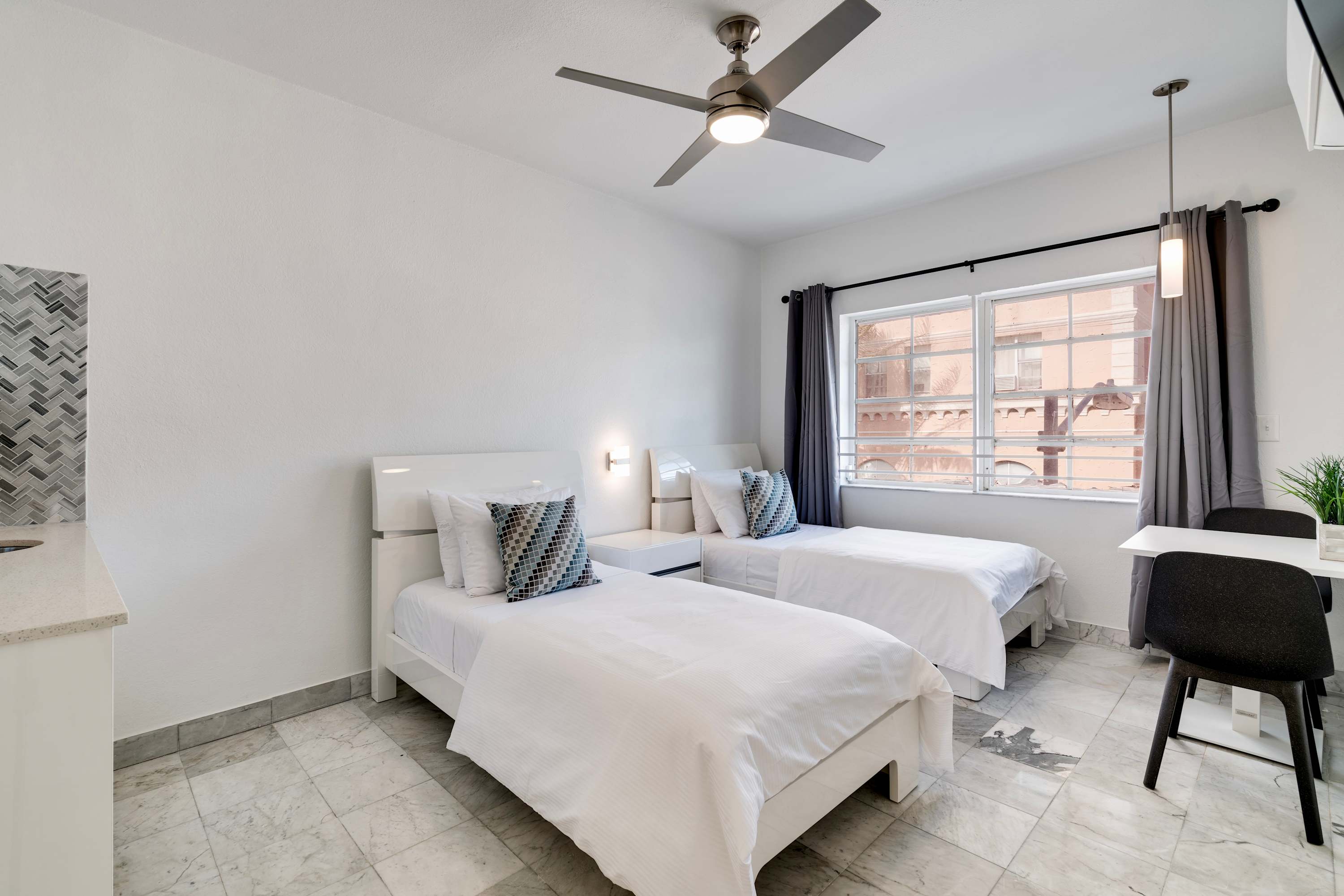 Best location by the Beach ! Free WiFi - TV - All amenities — Miami Beach, FL — vacation rental