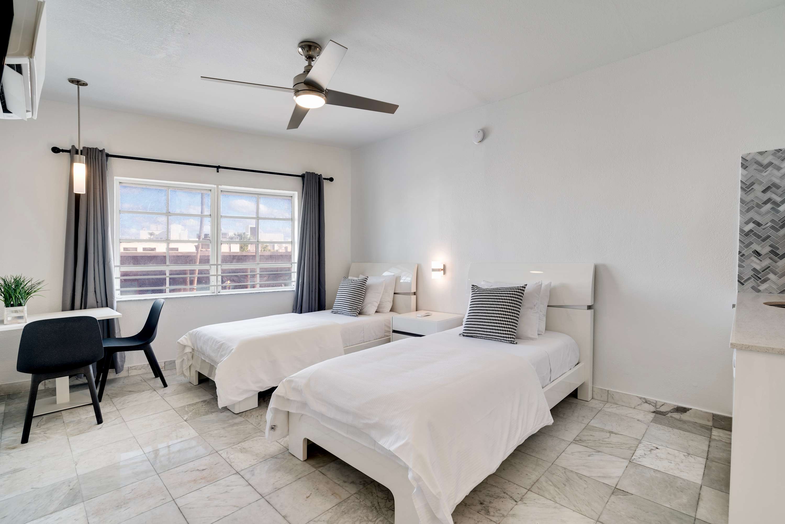 Best location by the Beach ! Free WiFi - TV - All amenities — Miami Beach, FL — vacation rental