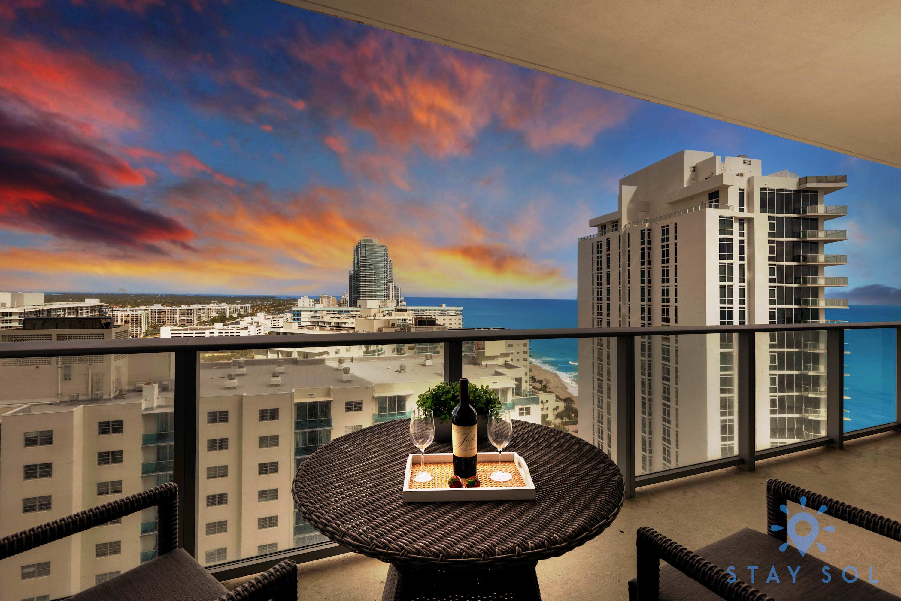 Apartment with Ocean View Balcony - Picture 1