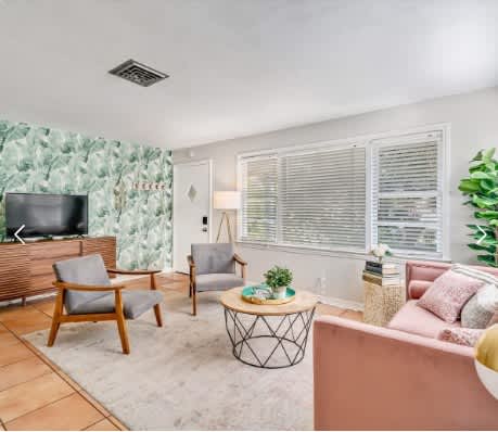 Stylish 2-Bedroom Home in Sarasota