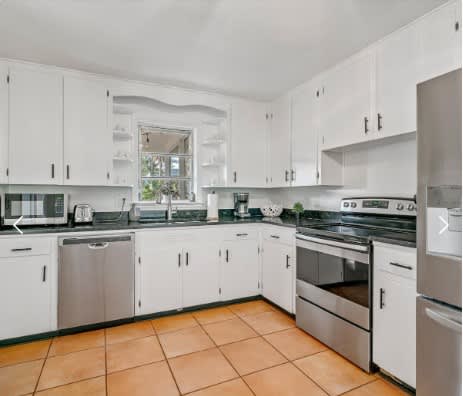 Stylish 2-Bedroom Home in Sarasota