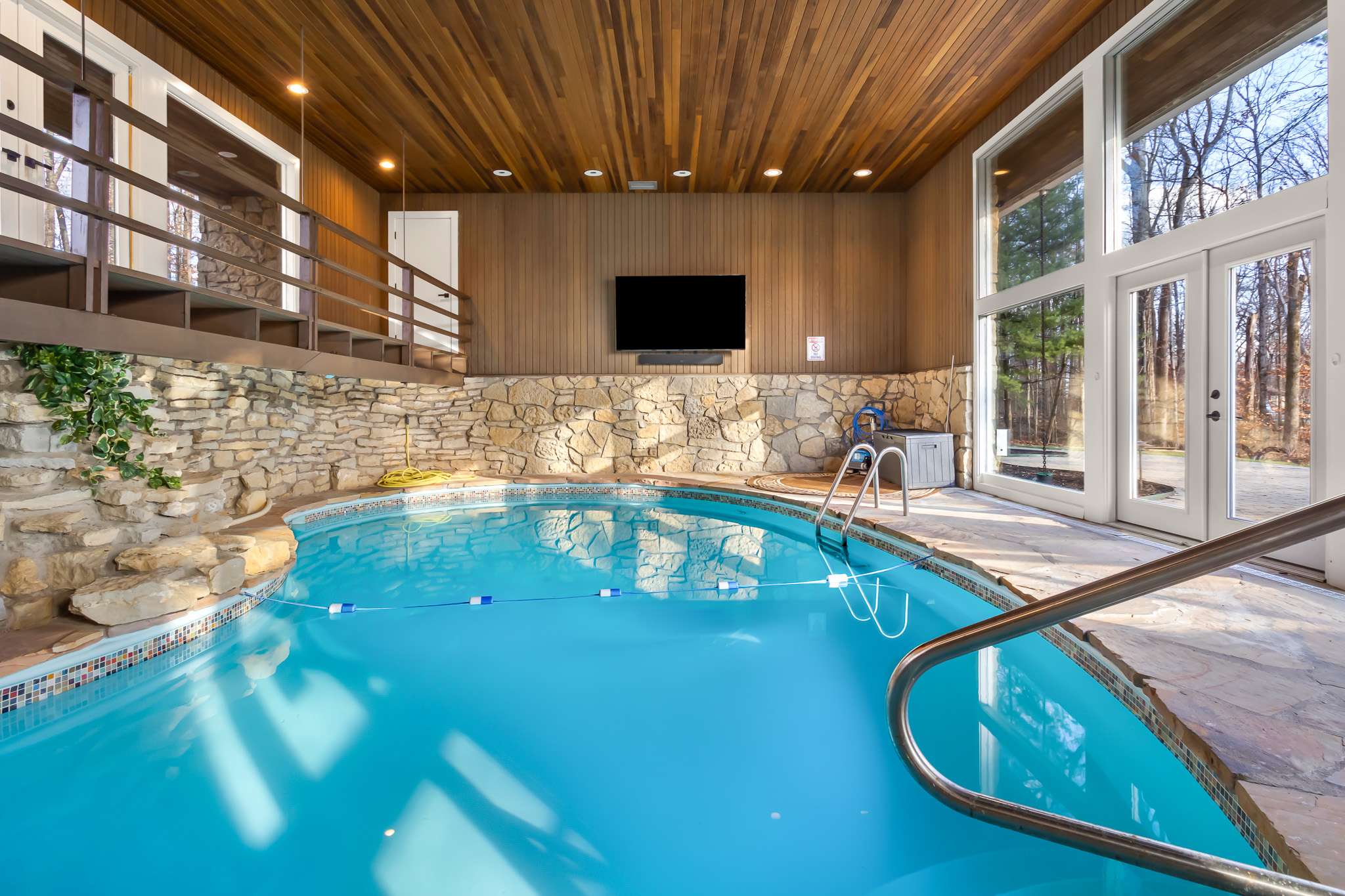 Windrush: Indoor Pool/Hot Tub/Sauna/Arcade — Columbus, IN — vacation rental