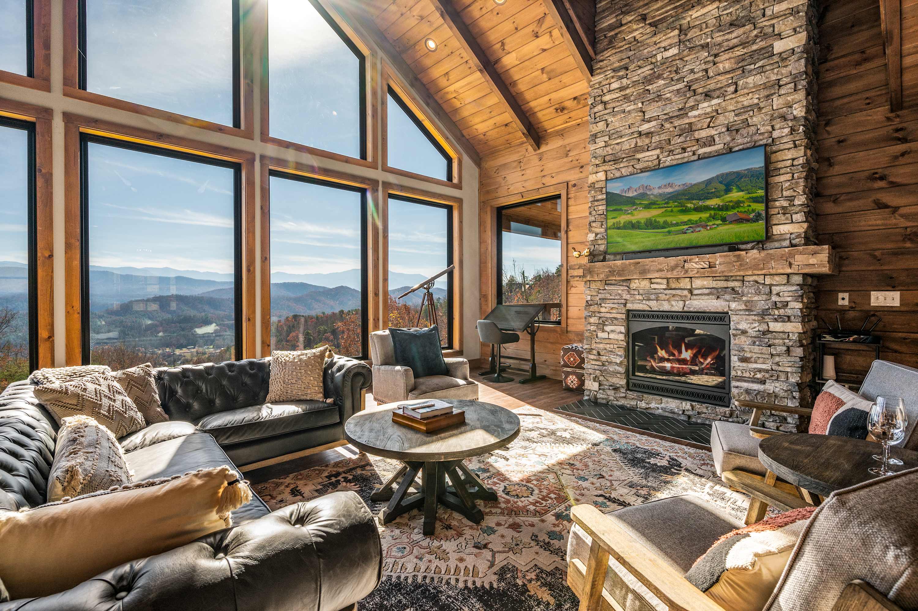 Ridgetop Retreat, Sleeps 11・Theater・Pool・Hot tub — Sevierville, TN — vacation rental