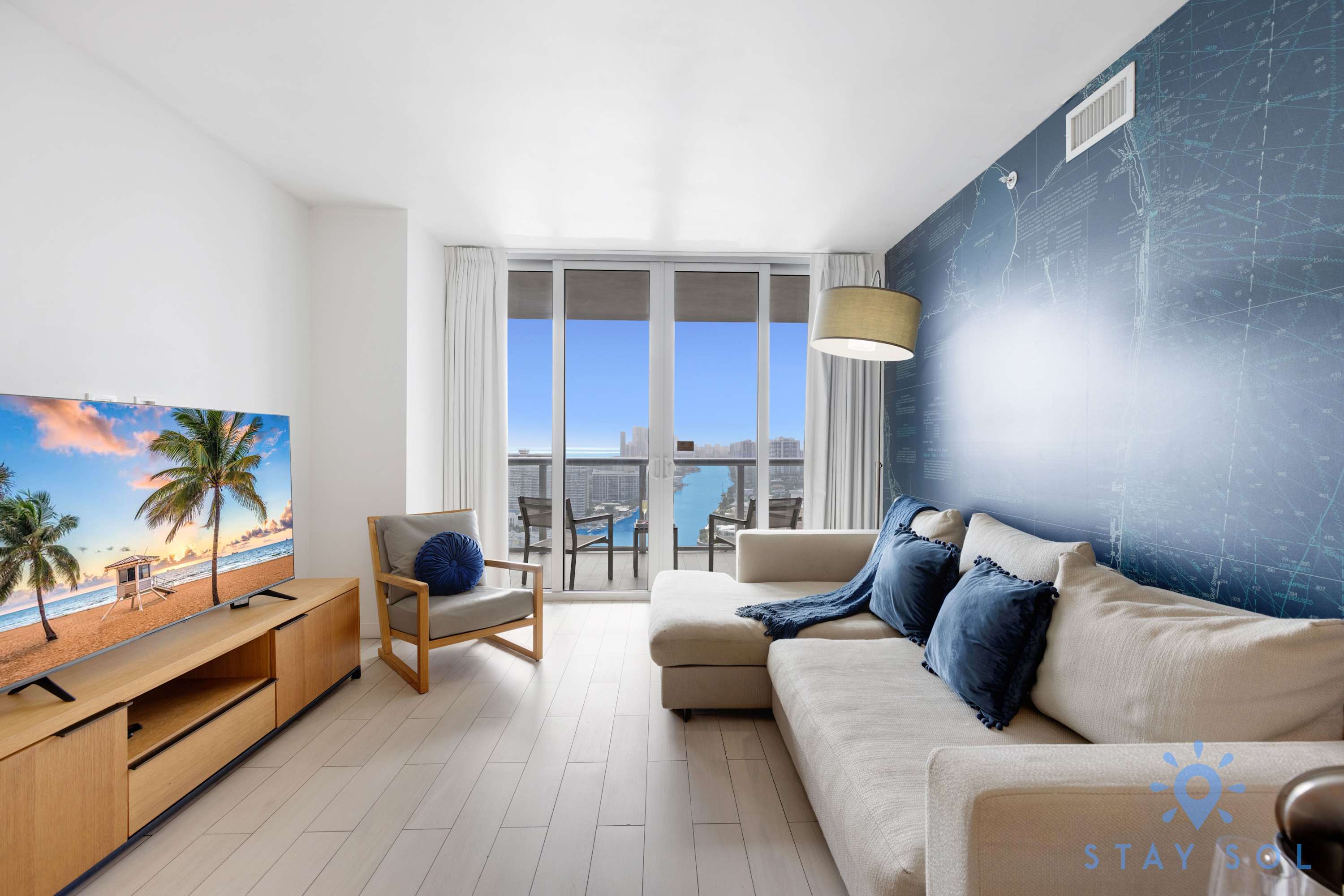 Upper Apartment: Pool + Gym + Amazing view — Hallandale Beach, FL — vacation rental