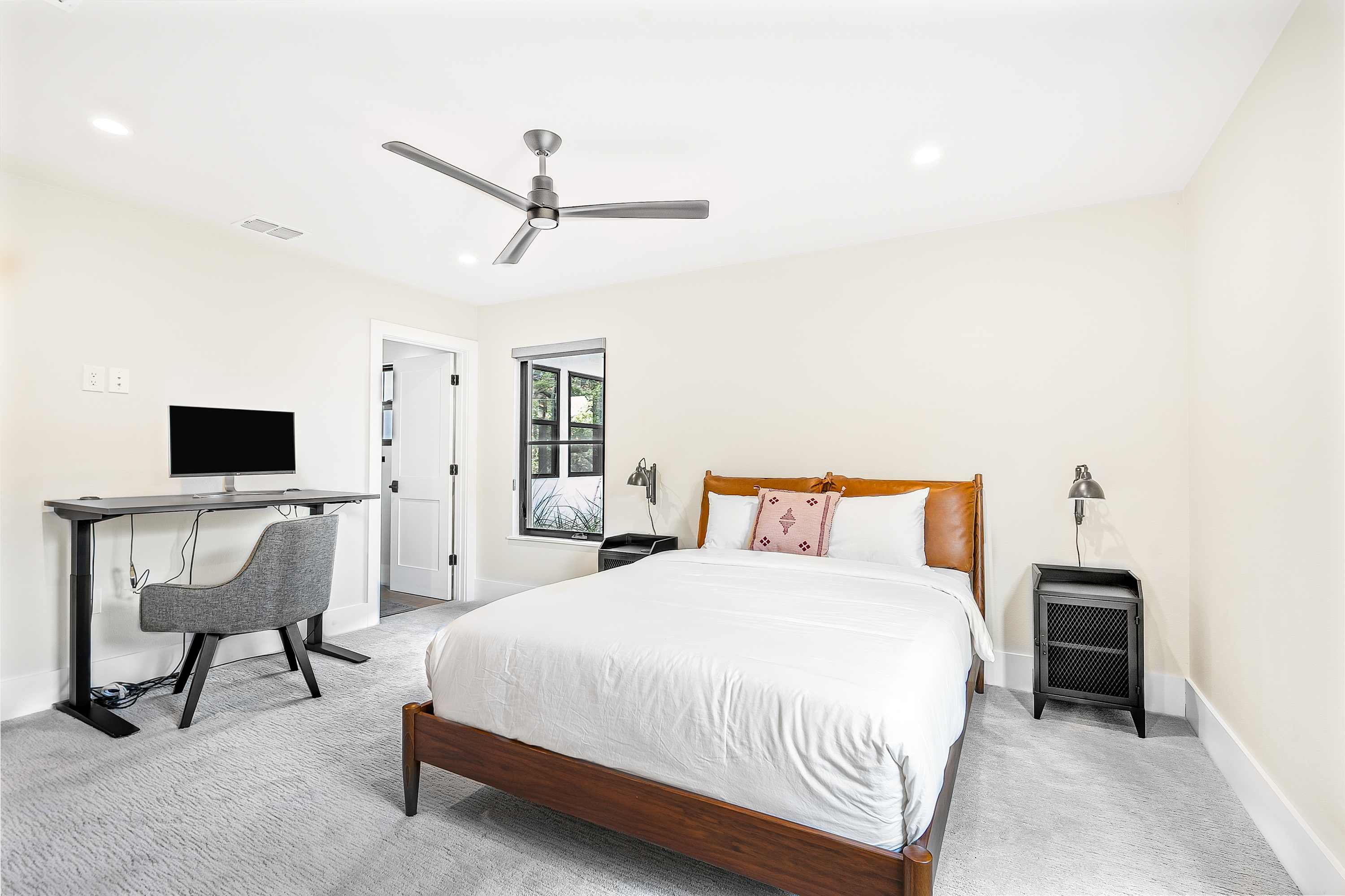 Spacious, S. Austin, Two Ensuites | Golden Hour