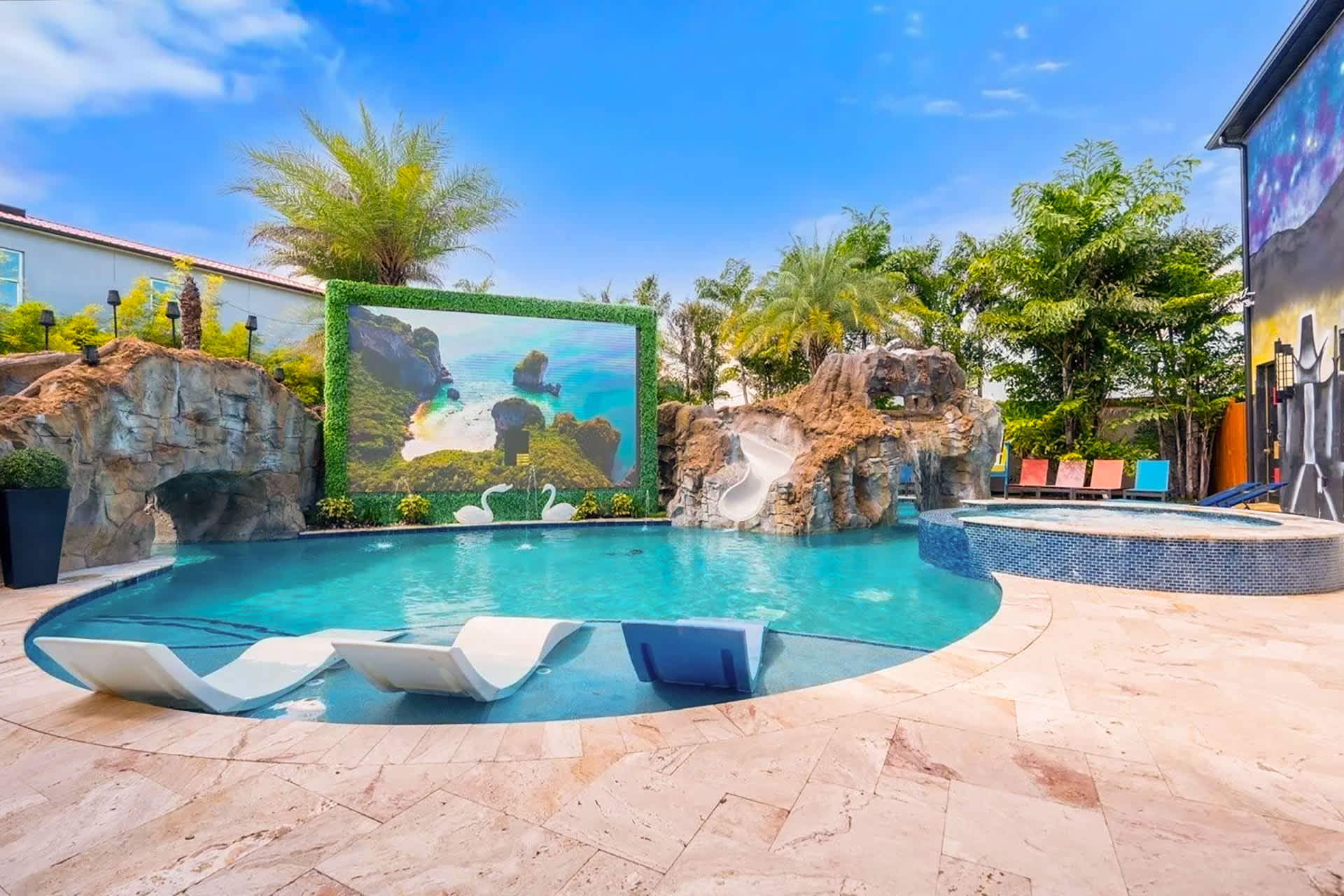 Hollywood Themed Luxury Mansion w Pool Sleeps 62