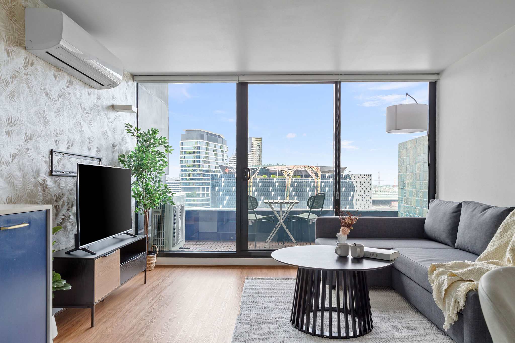 Chic Apartment by Southern Cross, FREE Parking — Melbourne, Victoria — vacation rental