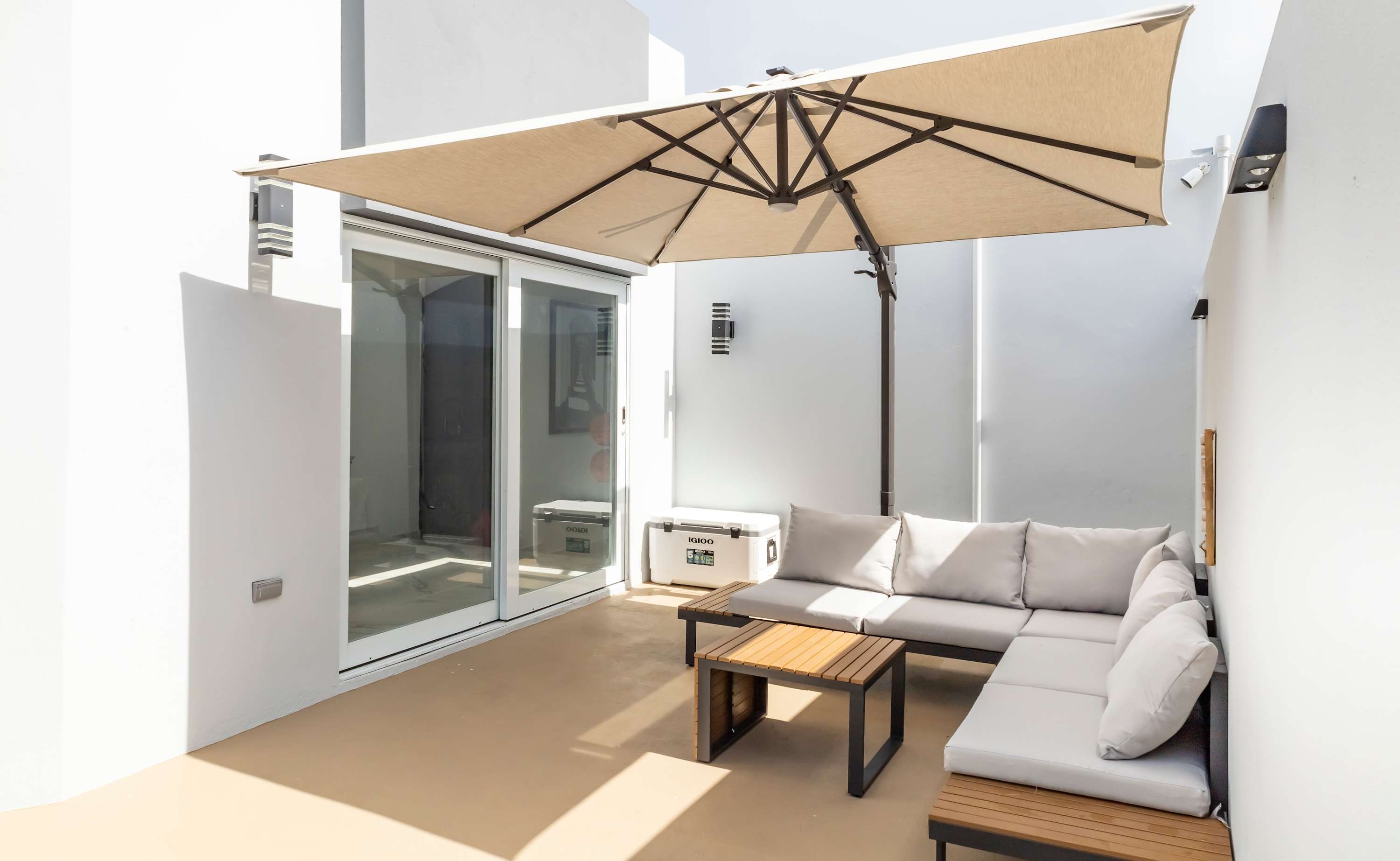 AQUA Casa A/8 · Vibrant & FUN 3 BR House with Pool - Property photo