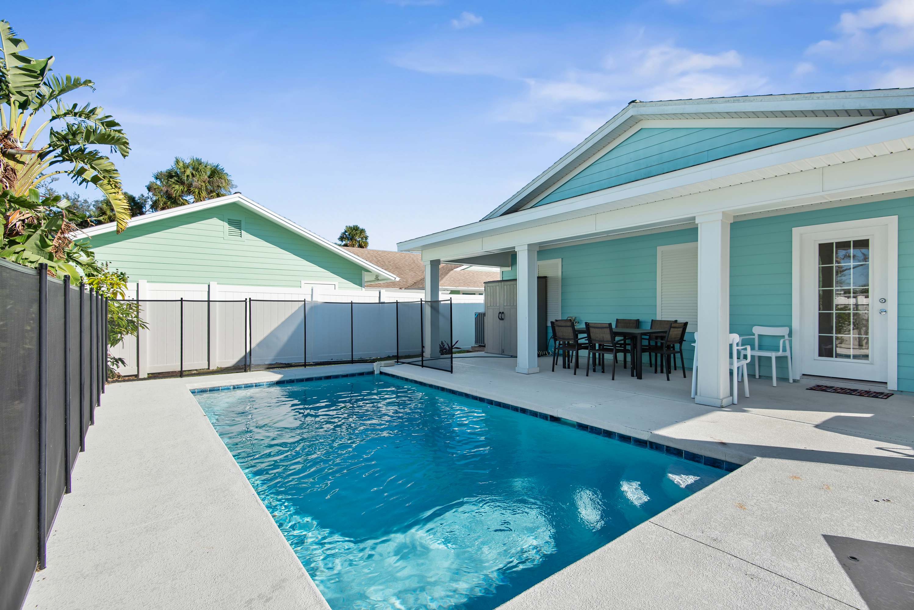 3BR Coastal Home + Heated Pool, Golf Cart & Bikes 4