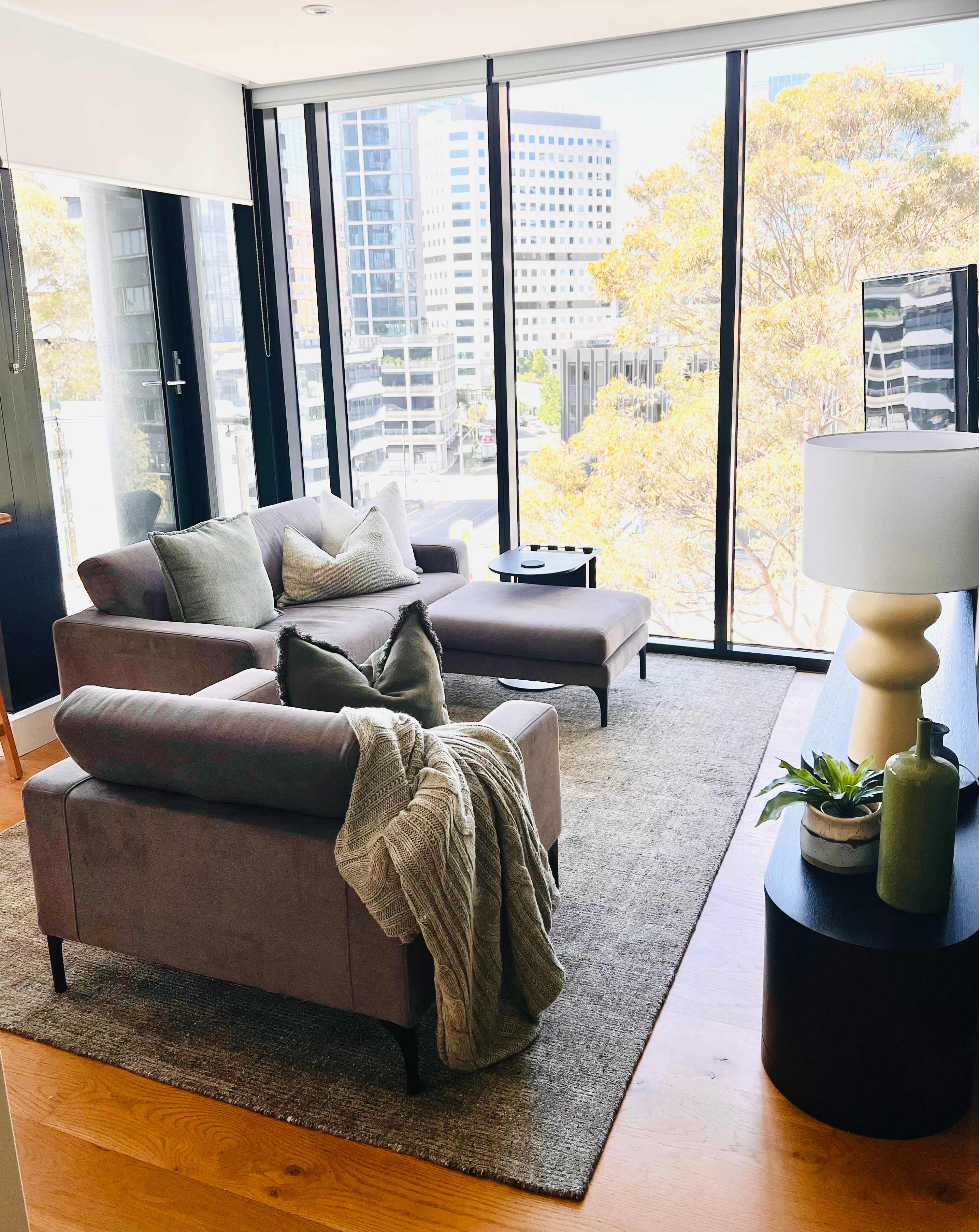 Modern 2-Bedroom Apartment in South Melbourne/Albert Park with Secure Parking - Picture 1