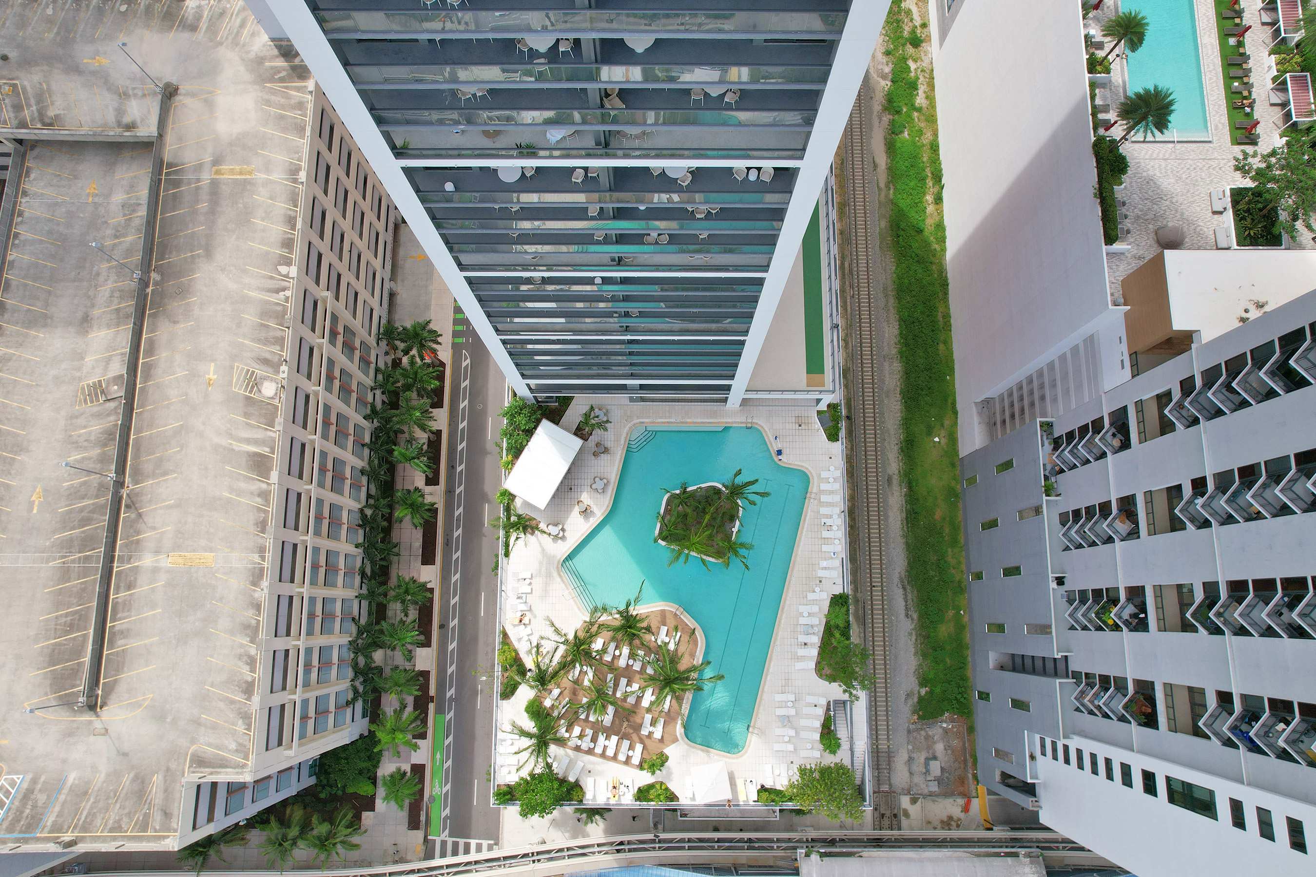 Downtown Studio on 47th floor w/ City Views