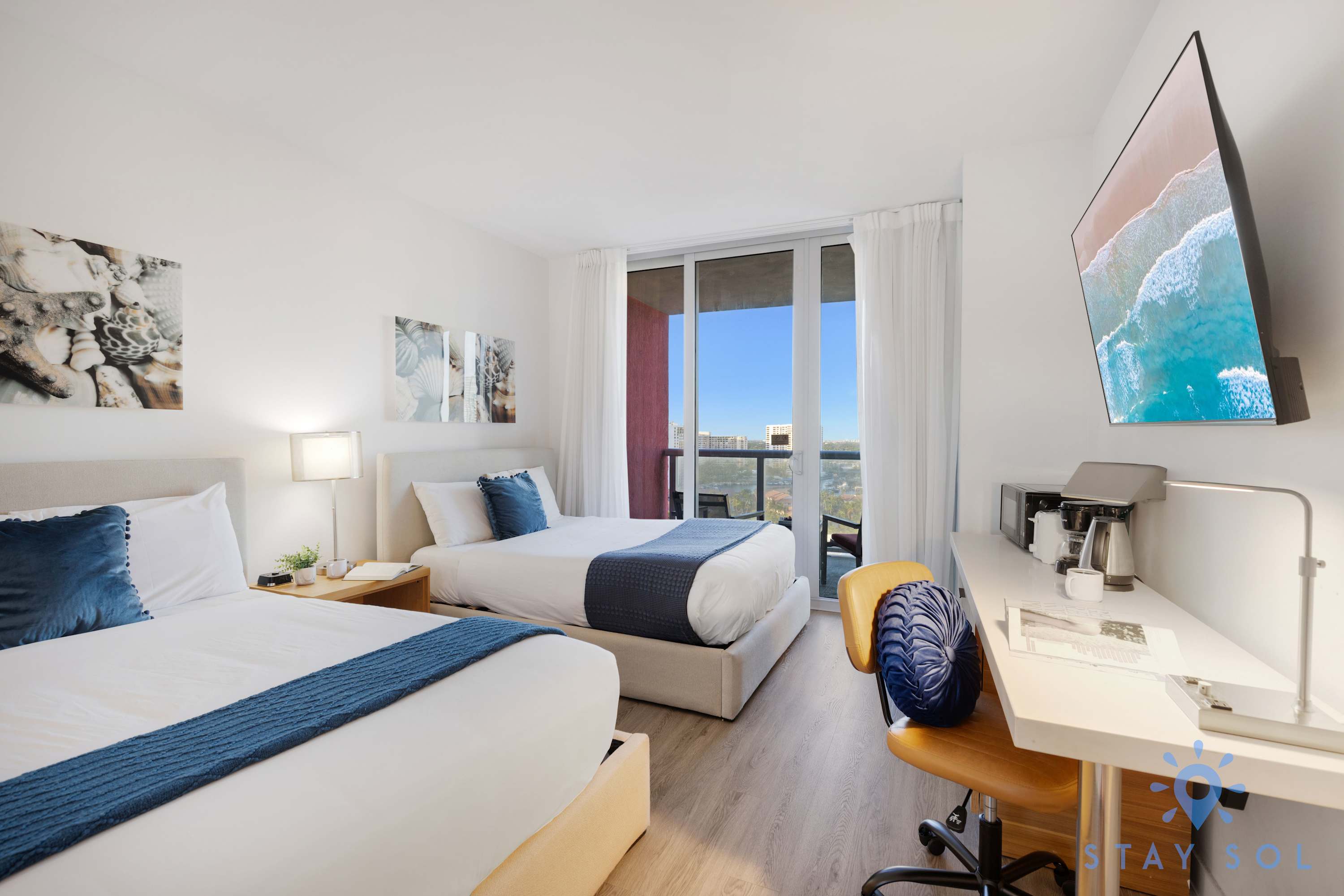 Hallandale Heights | Studio, Pool & Gym