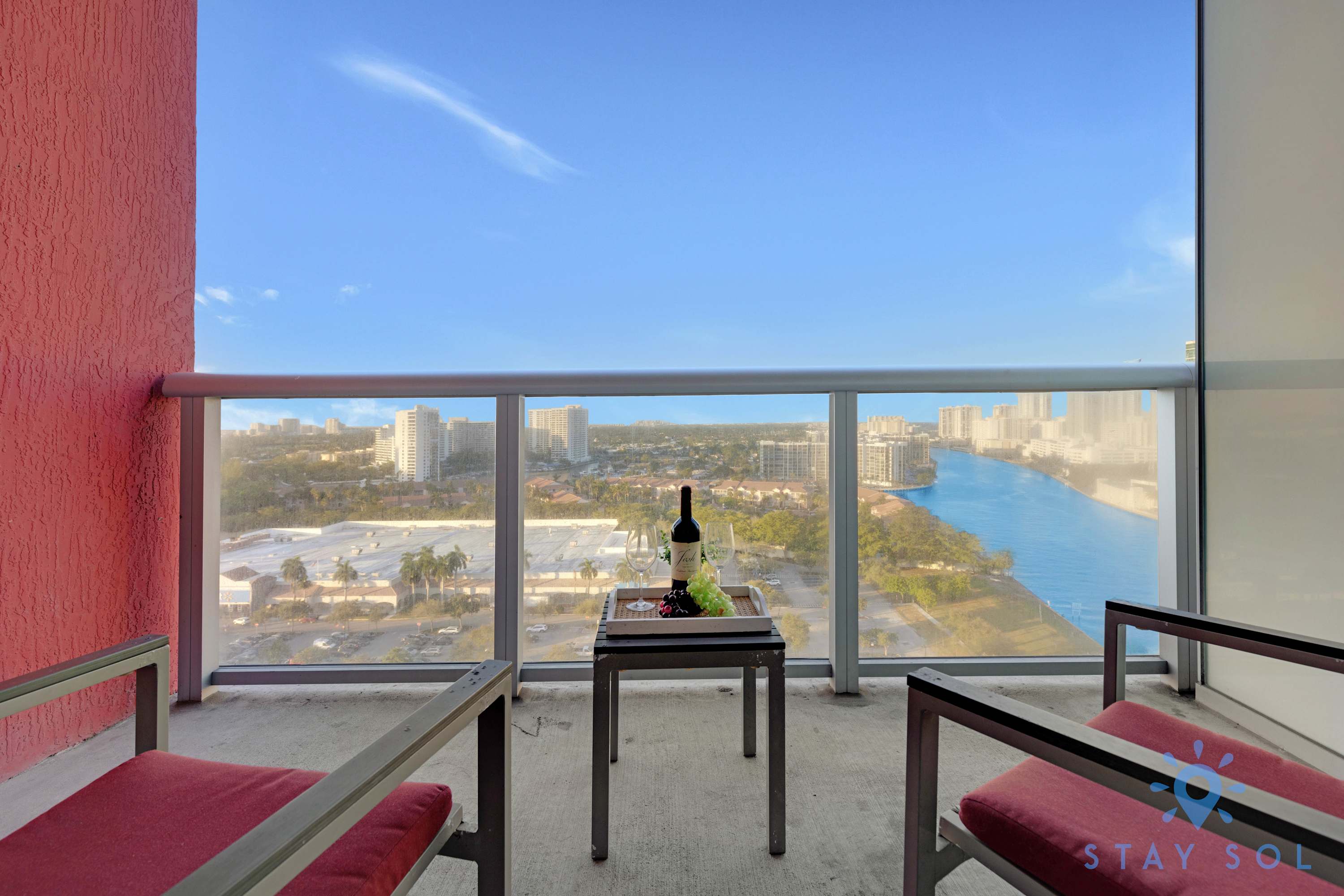 Hallandale Heights | Studio, Pool & Gym