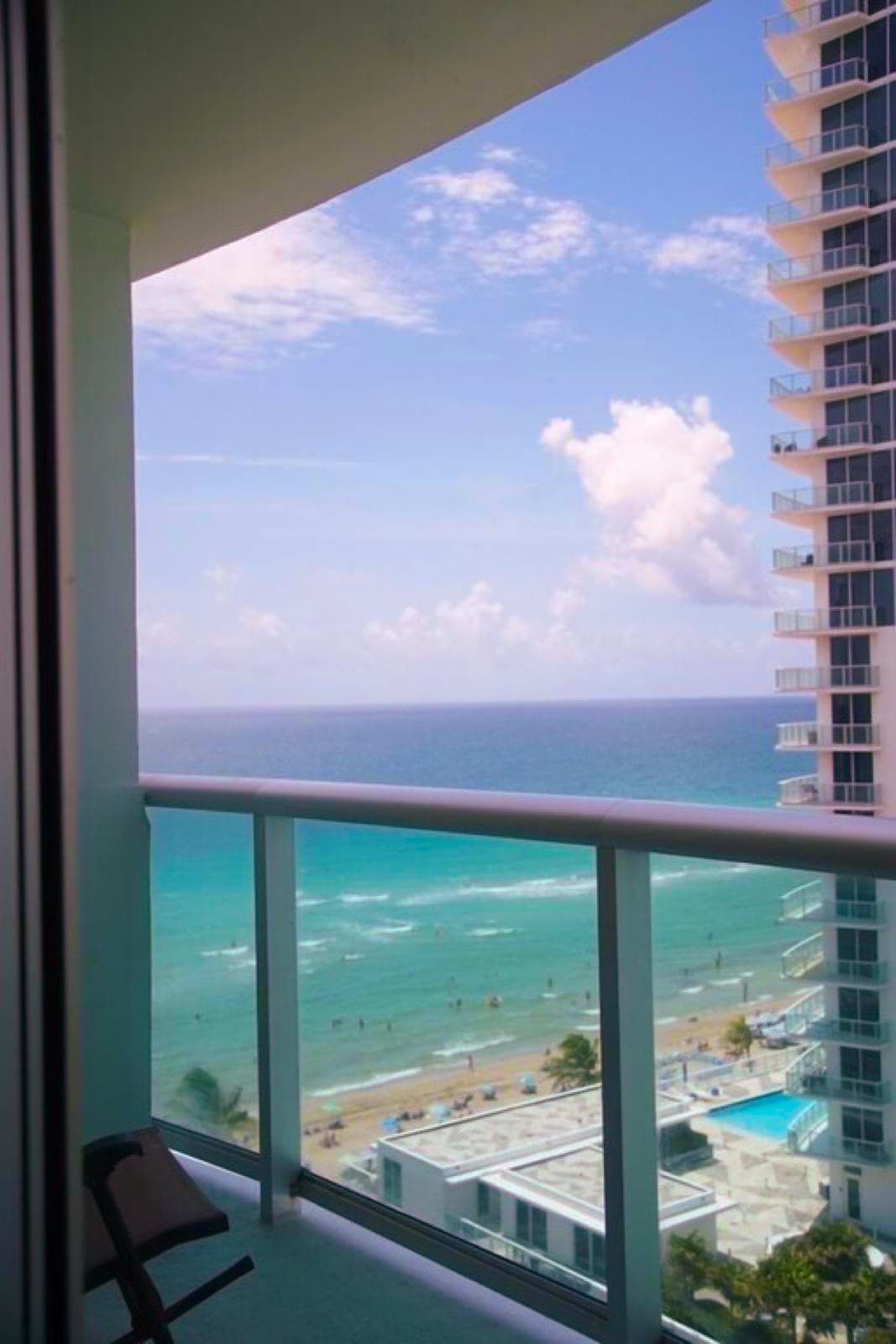 Stylish Ocean Apartment with Pool