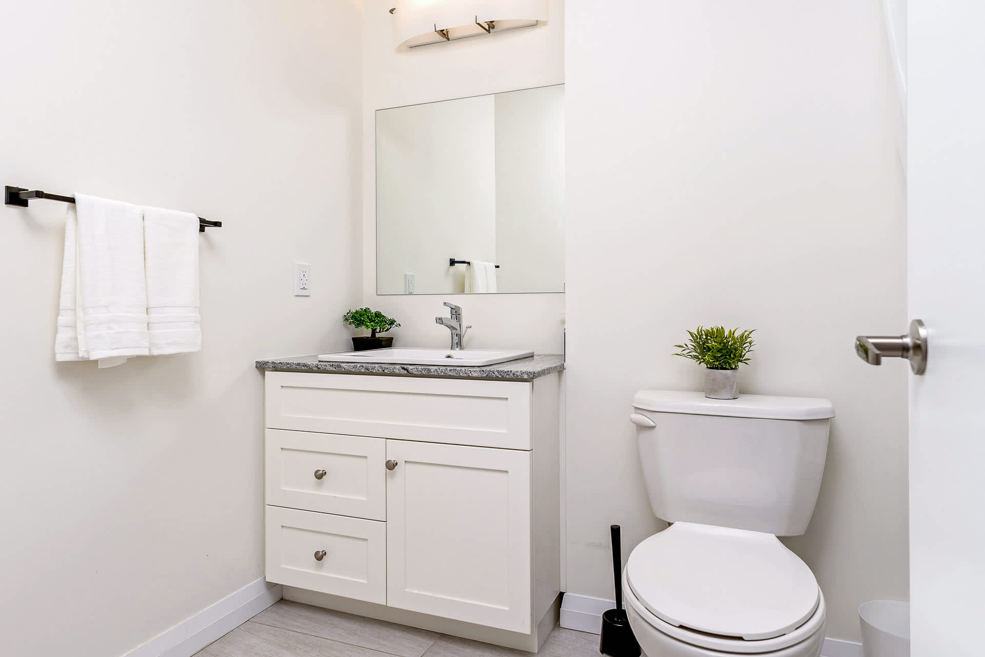 Full modern bathroom 