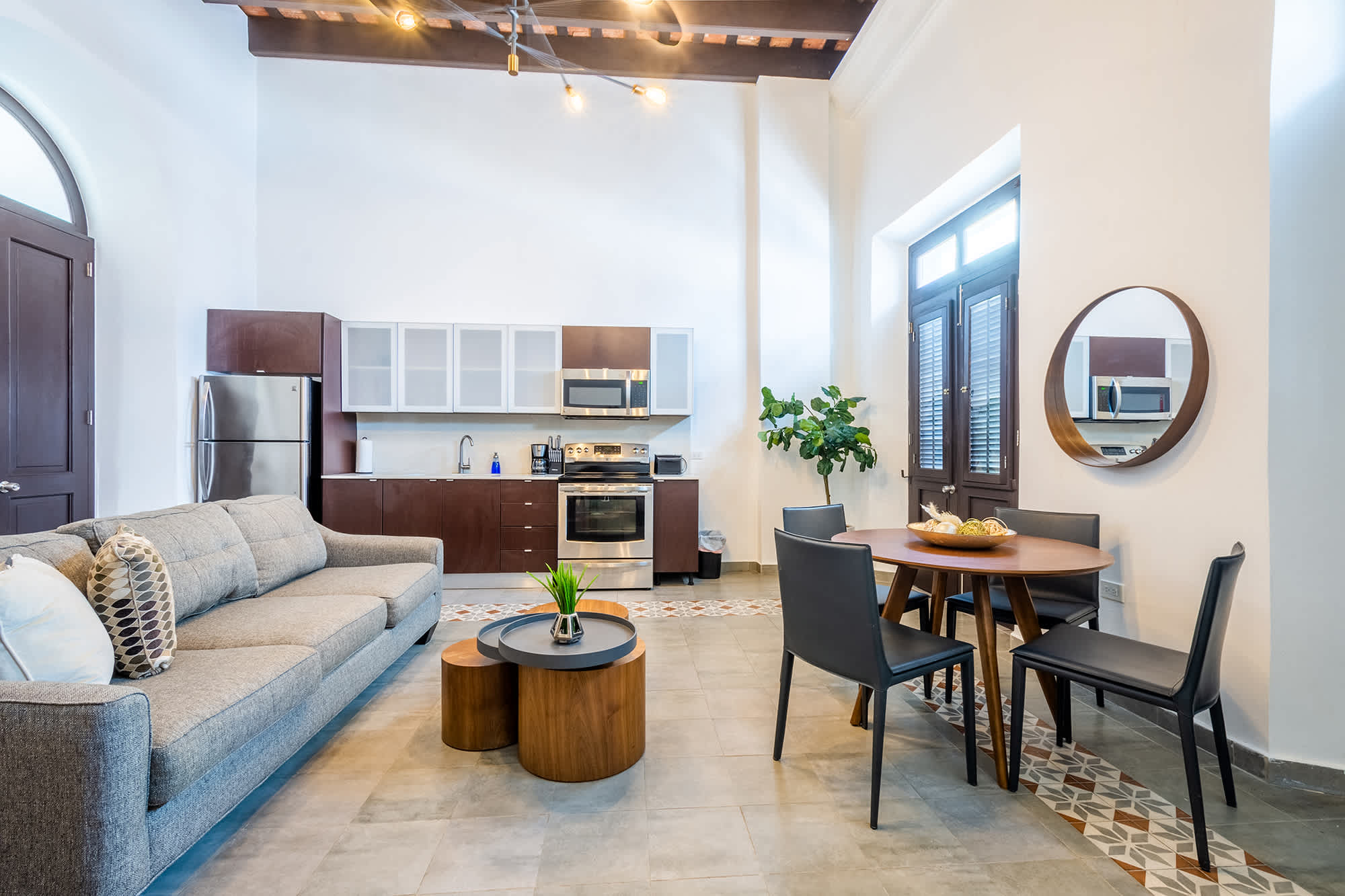 Casa Las Ruinas 2 Bedroom Family Apt with Balcony