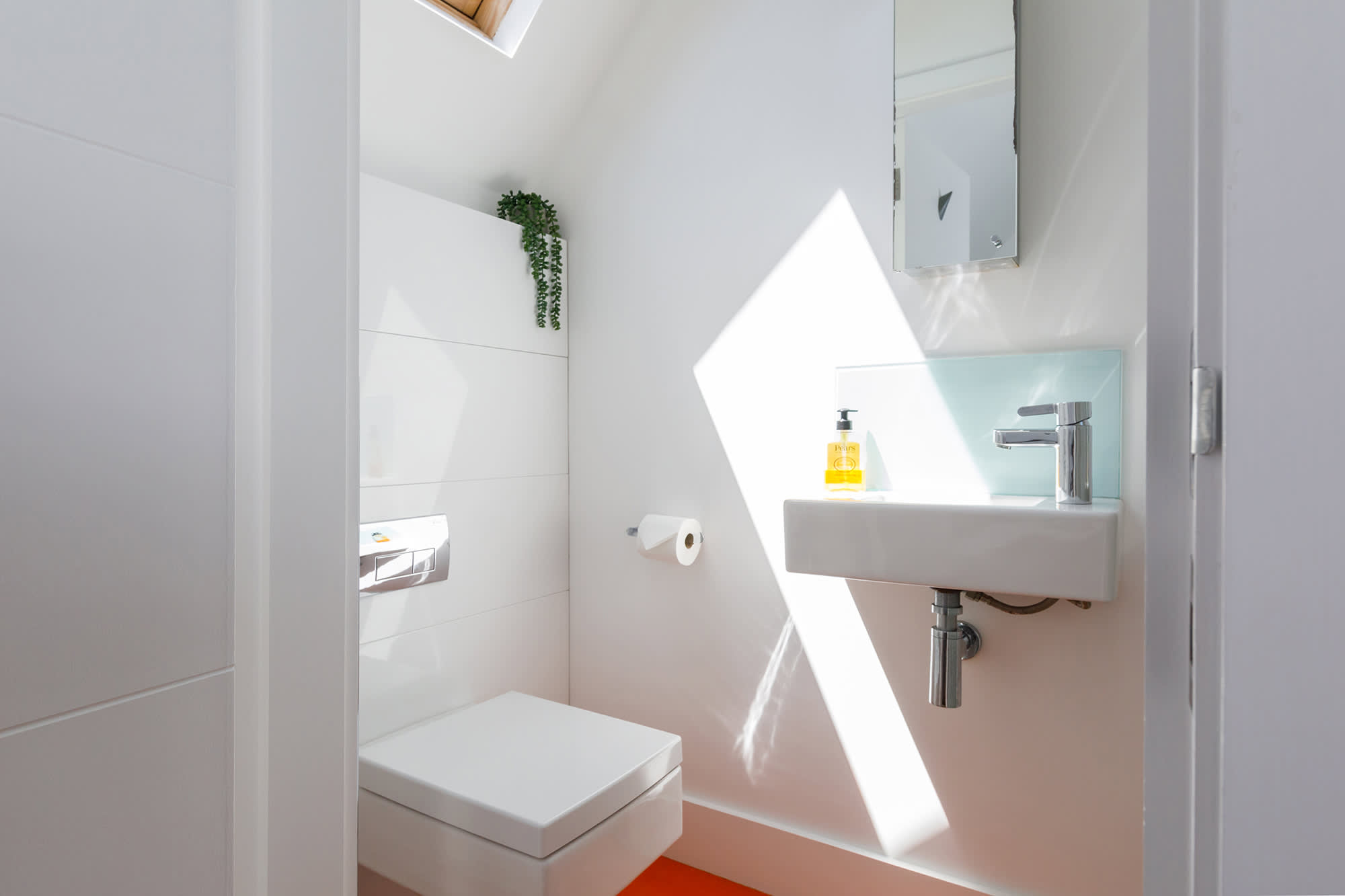 The light and airy master en suite