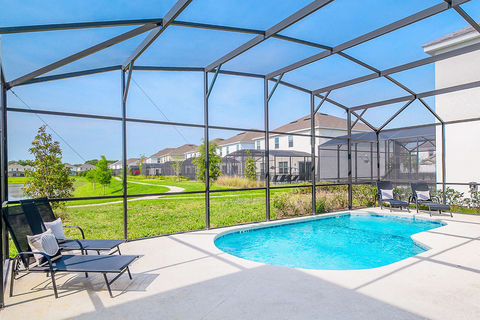 Private Swimming Pool and Furnished Sundeck