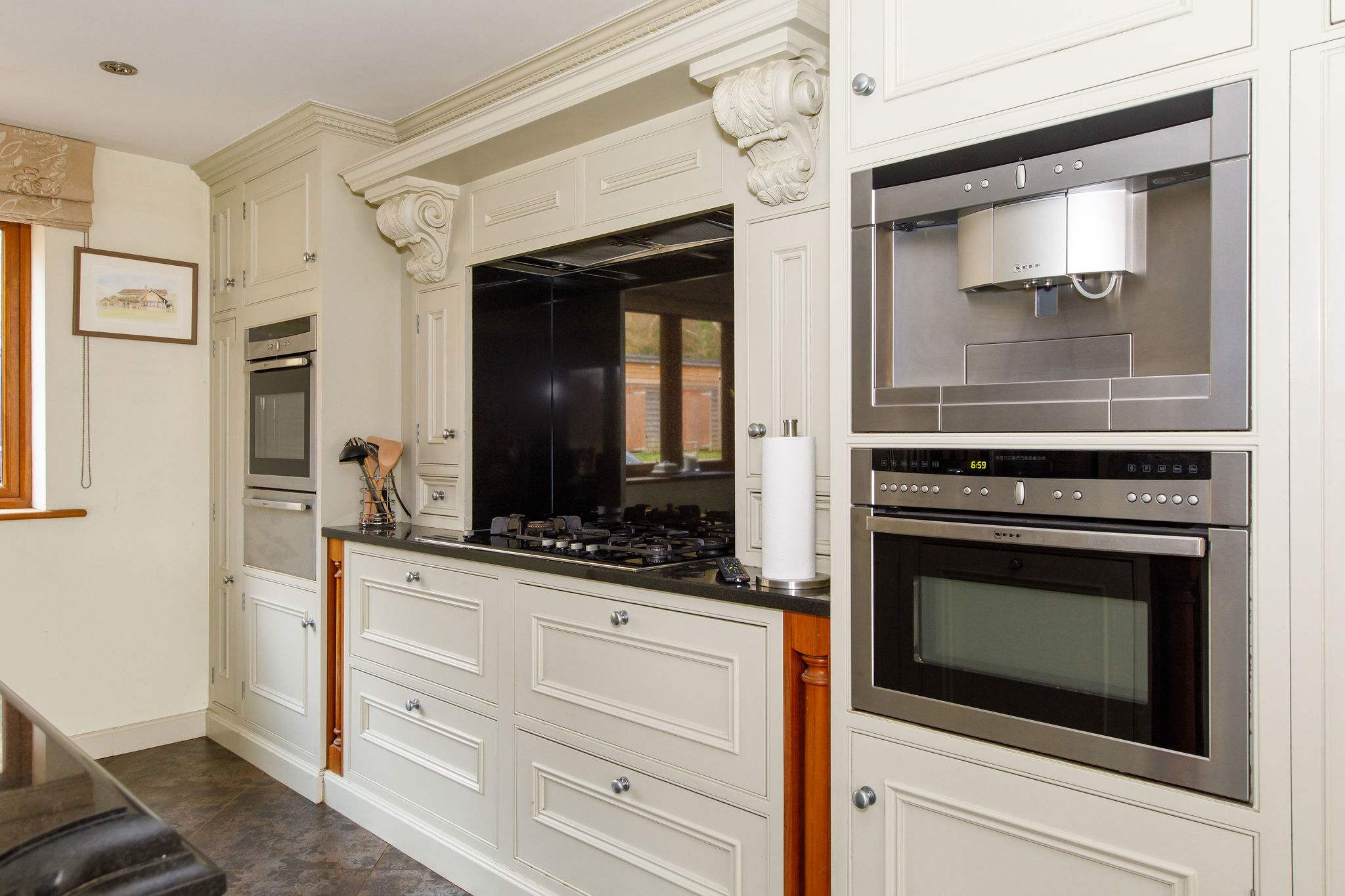 You will find modern amenities to made cooking up a storm a breeze.